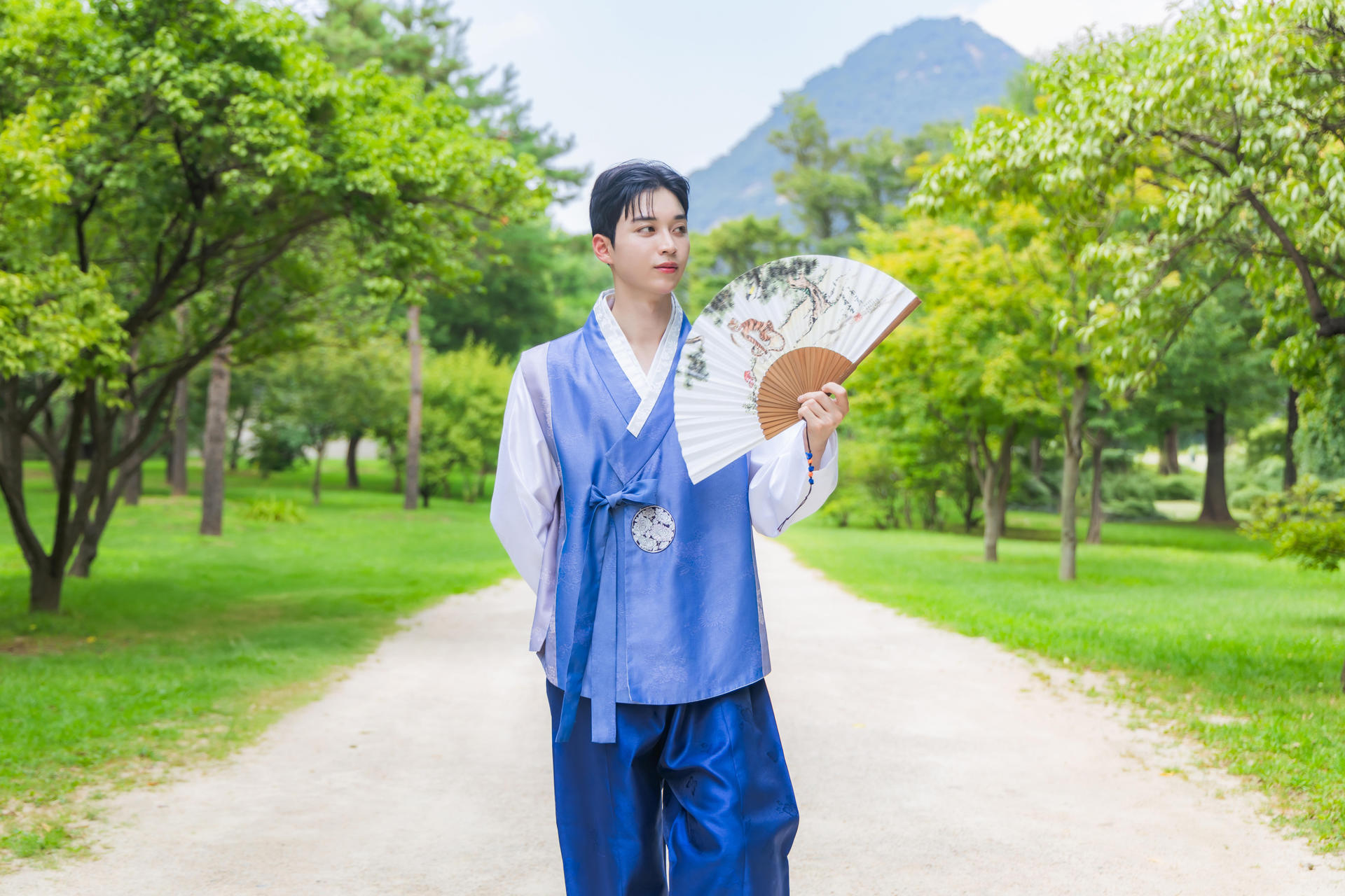 Gyeongbokgung Hanbok & Hairstyling Experience - Thumbnail 27