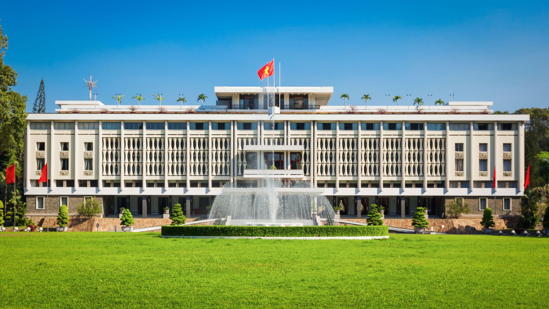 Saigon Instagram Half-day Tour with Iconic of Ho Chi Minh City - Thumbnail 3
