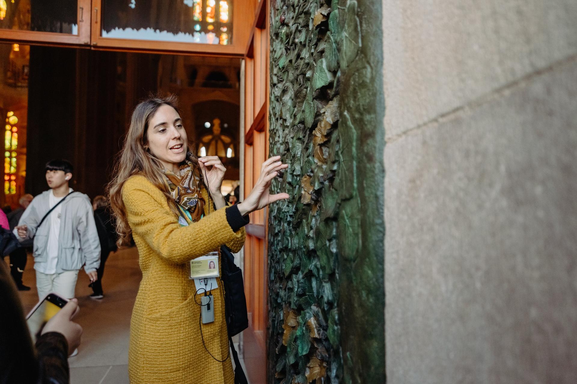 Sagrada Familia Highlights Tour - Thumbnail 5