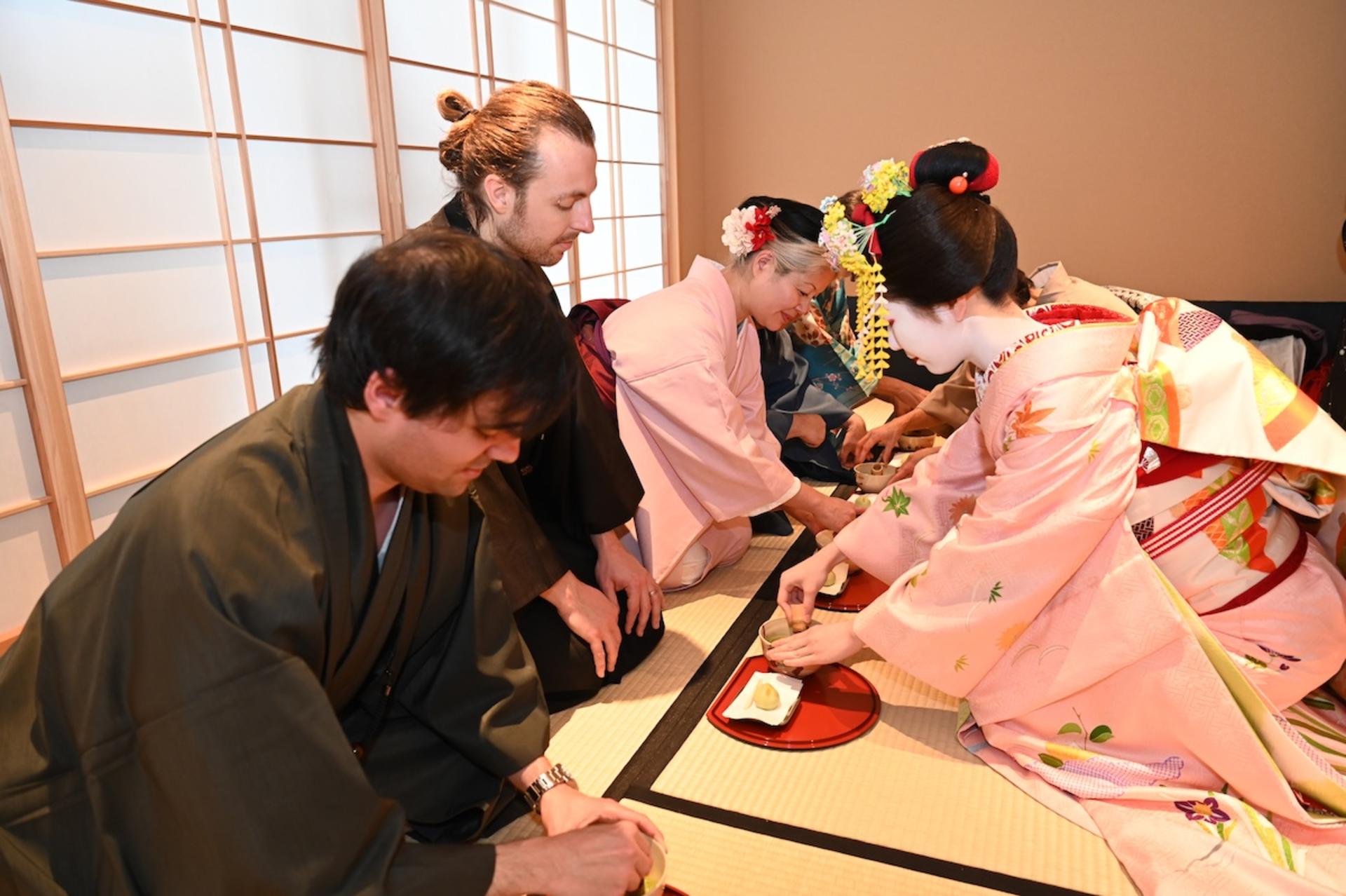 Kimono Tea Ceremony Experience at Kyoto Orizuruya, Gion - Thumbnail 11