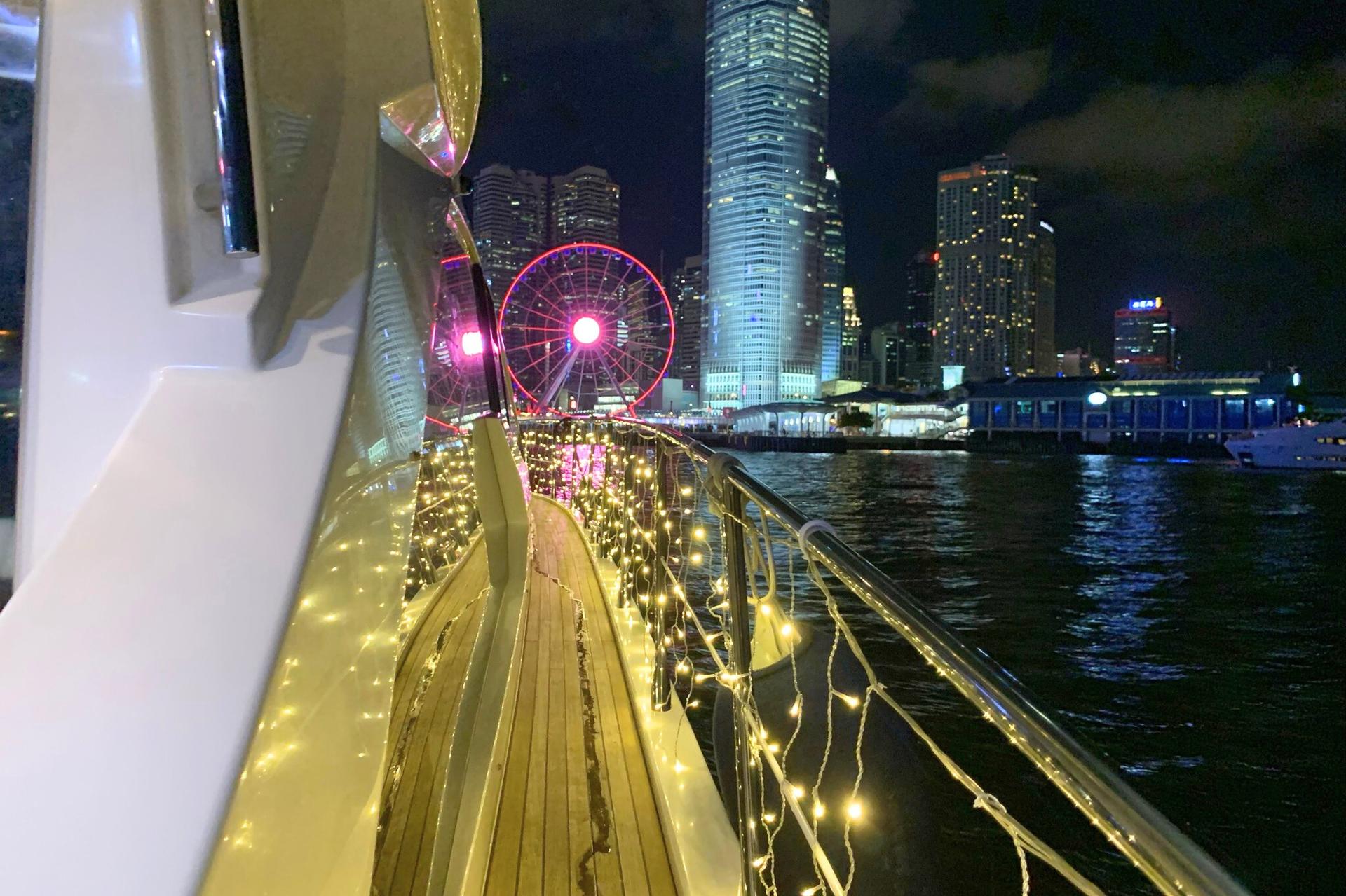 Victoria Harbour Night Cruise Fantasy Star Chaser (Includes Unlimited Snacks and Drinks + Photography) - Thumbnail 4