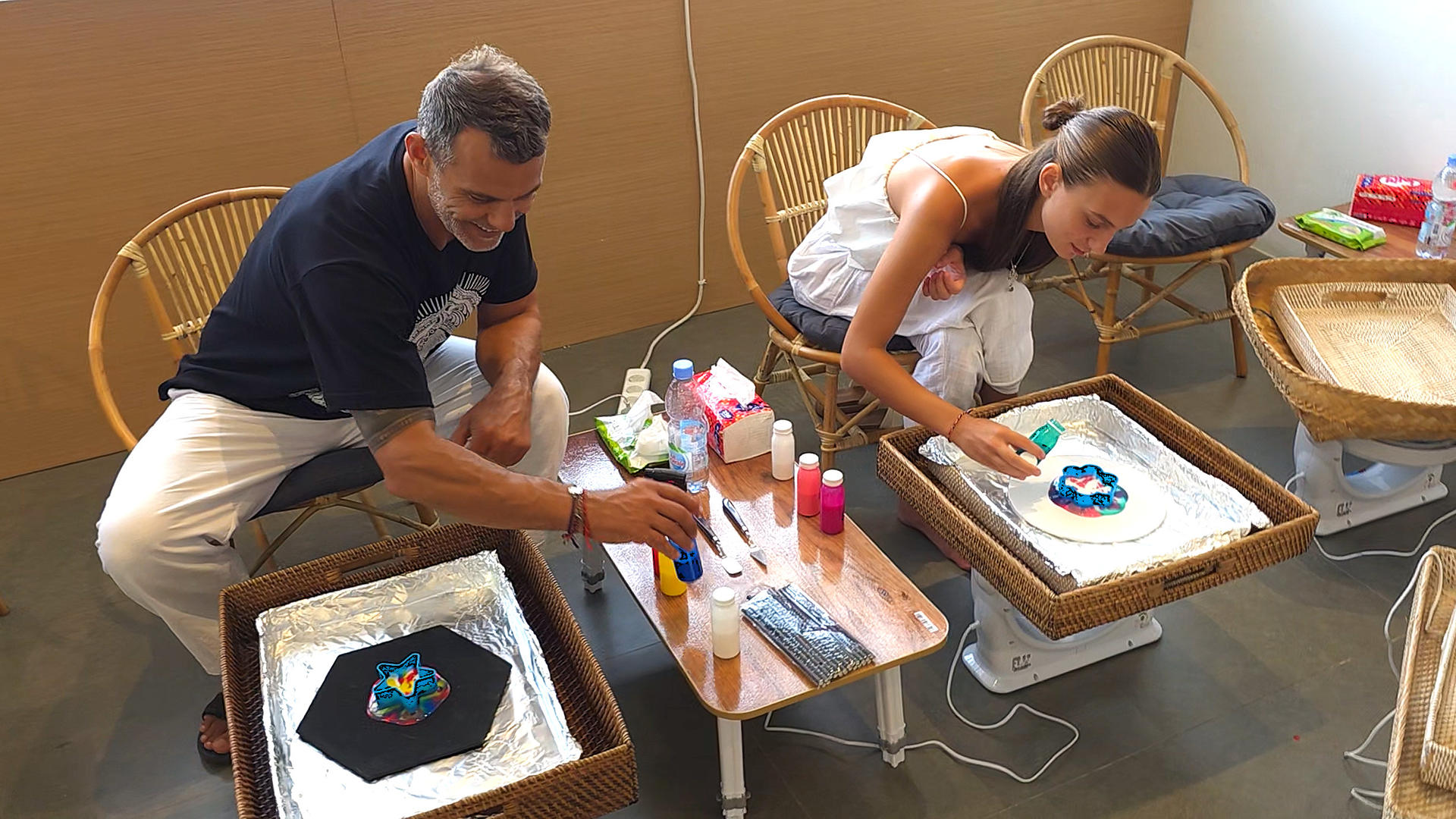 Bali Soul Painting Guided Pouring Art Experience in Ubud - Image 1