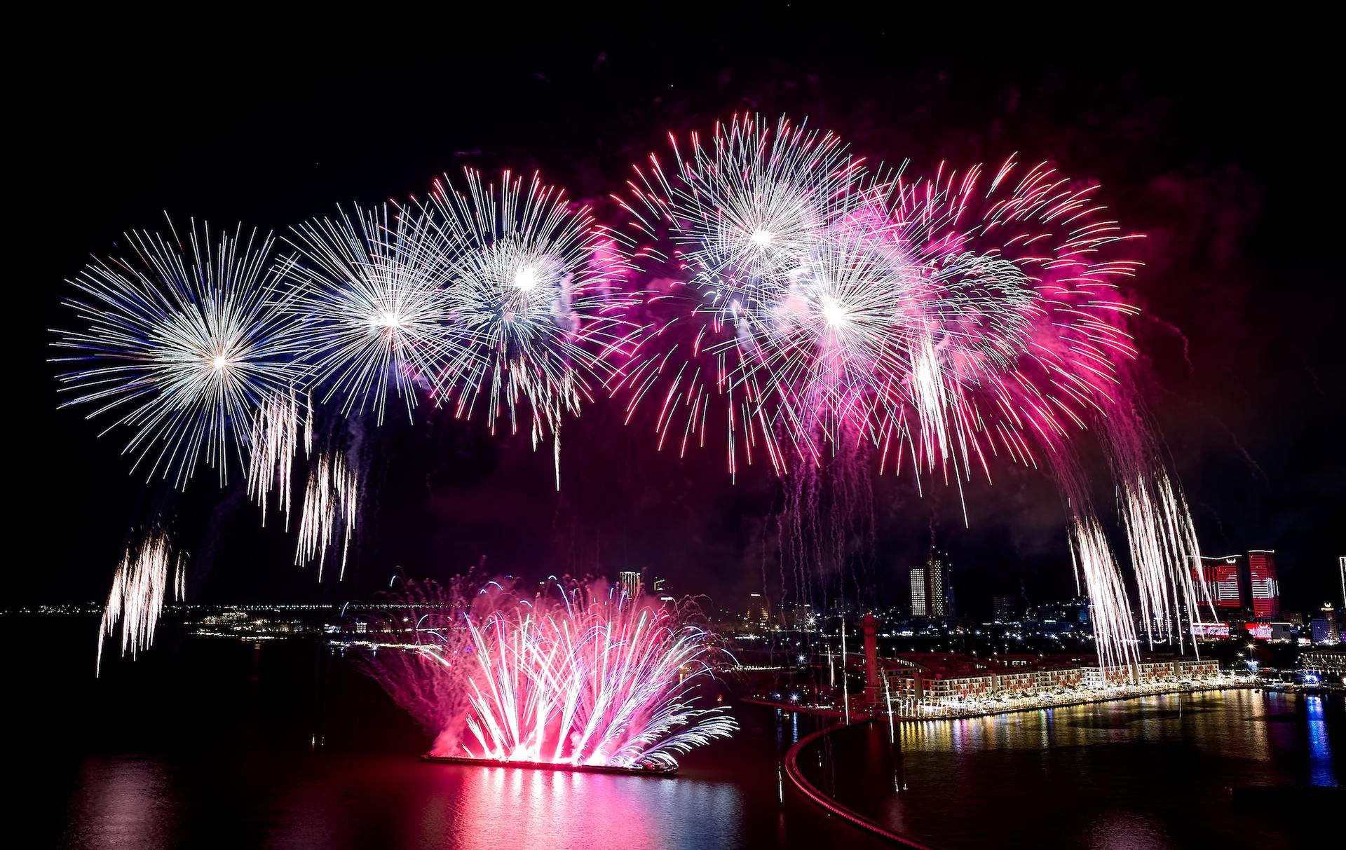 Dining Experience with Fireworks & 3D Mapping Sun Bavaria Ha Long - Thumbnail 11