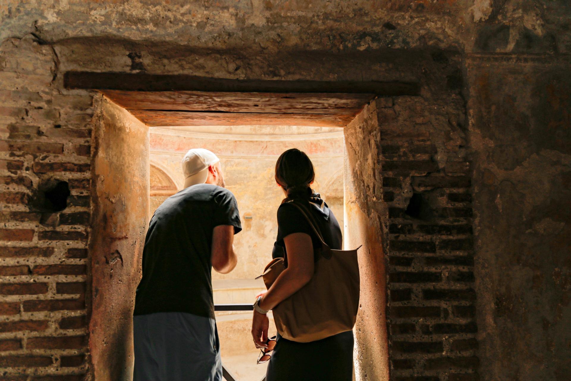 Tour of Pompeii: Guided Walk with Priority Access - Thumbnail 4