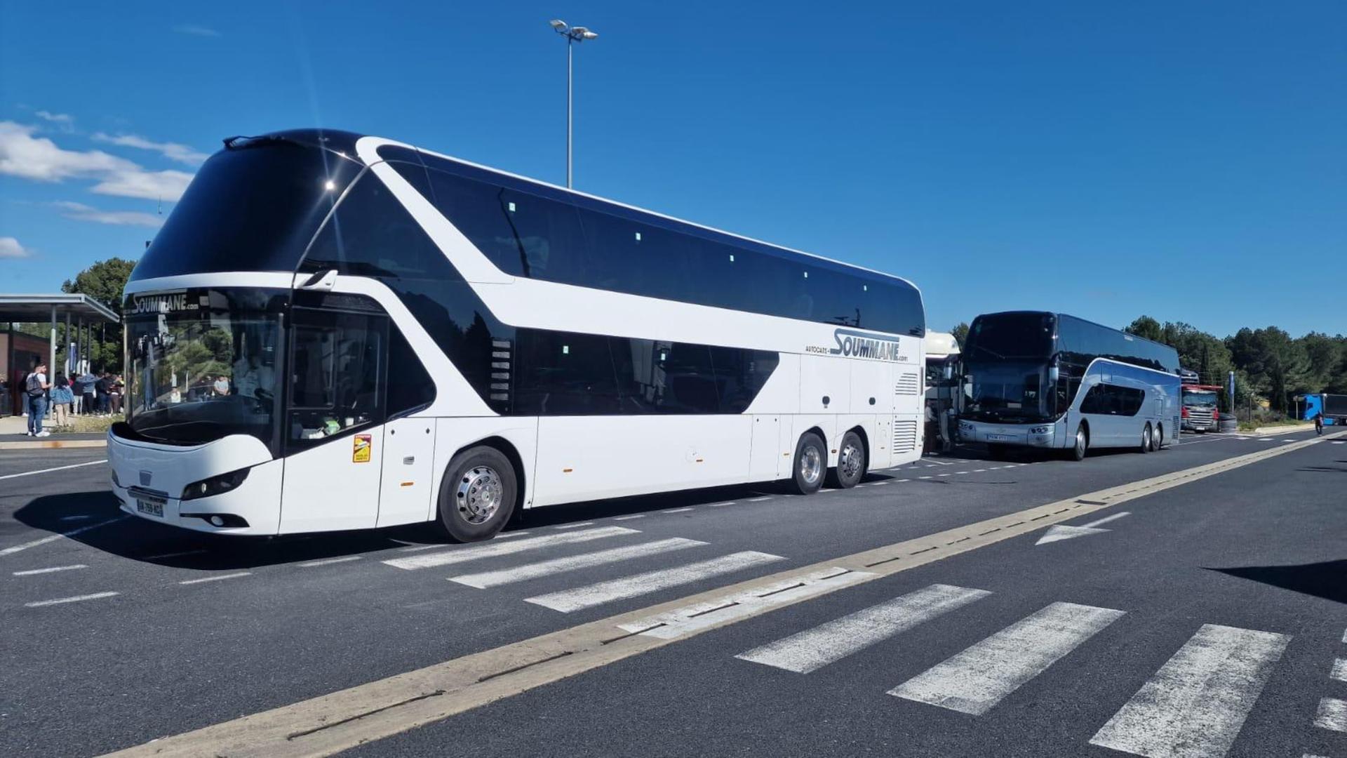 Paris - Disneyland Paris shuttle bus - Thumbnail 2