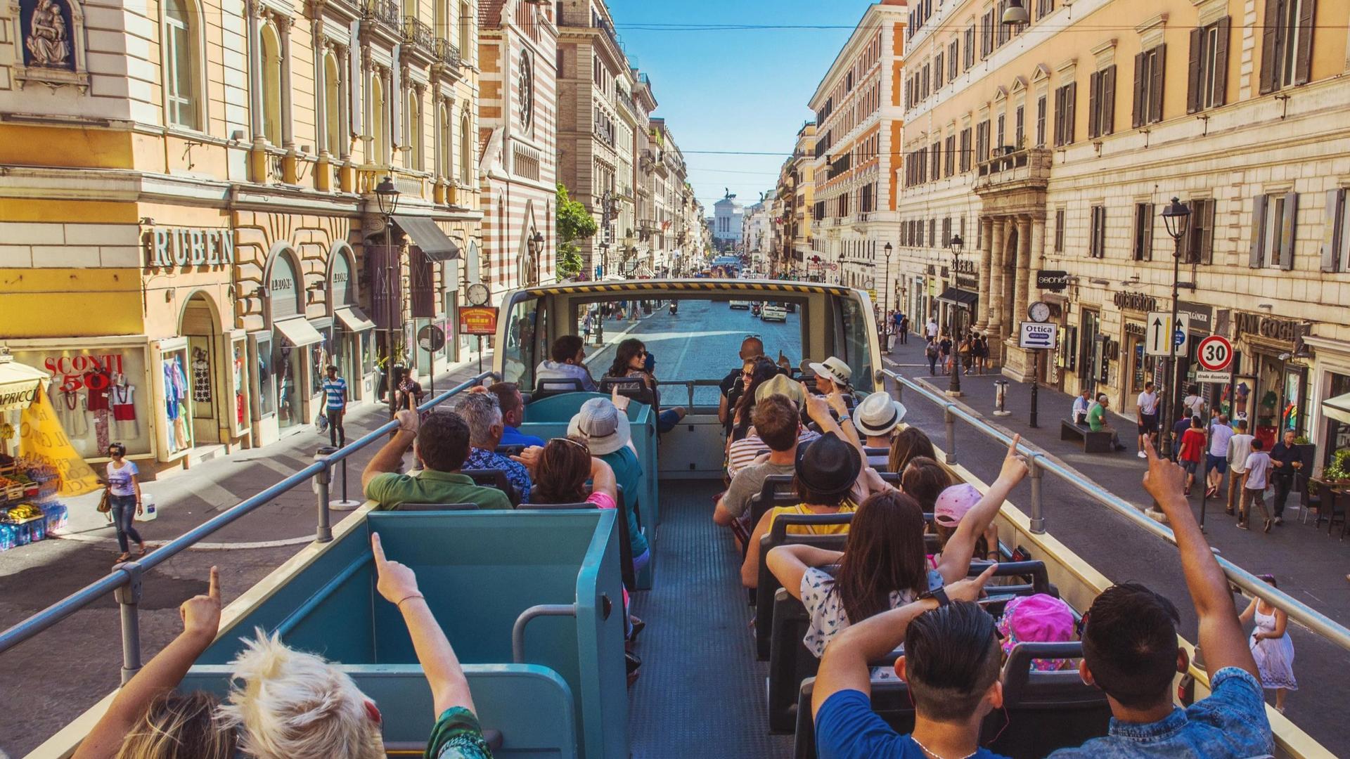 Rome Essential City Bundle: Vatican Museums & Rome Hop-On Hop-Off Bus - Thumbnail 2