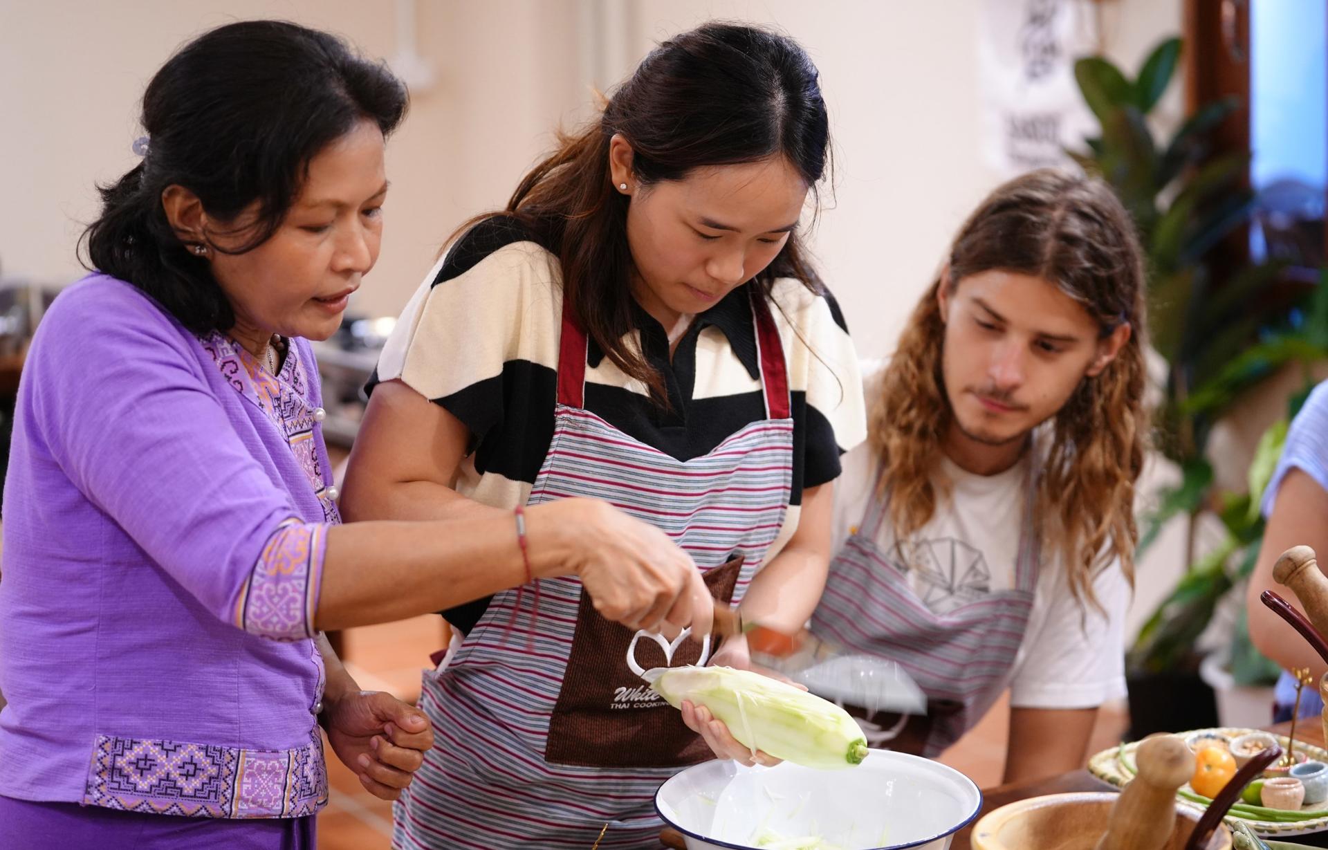 White Lotus Thai Cooking Class in Bangkok - Thumbnail 33
