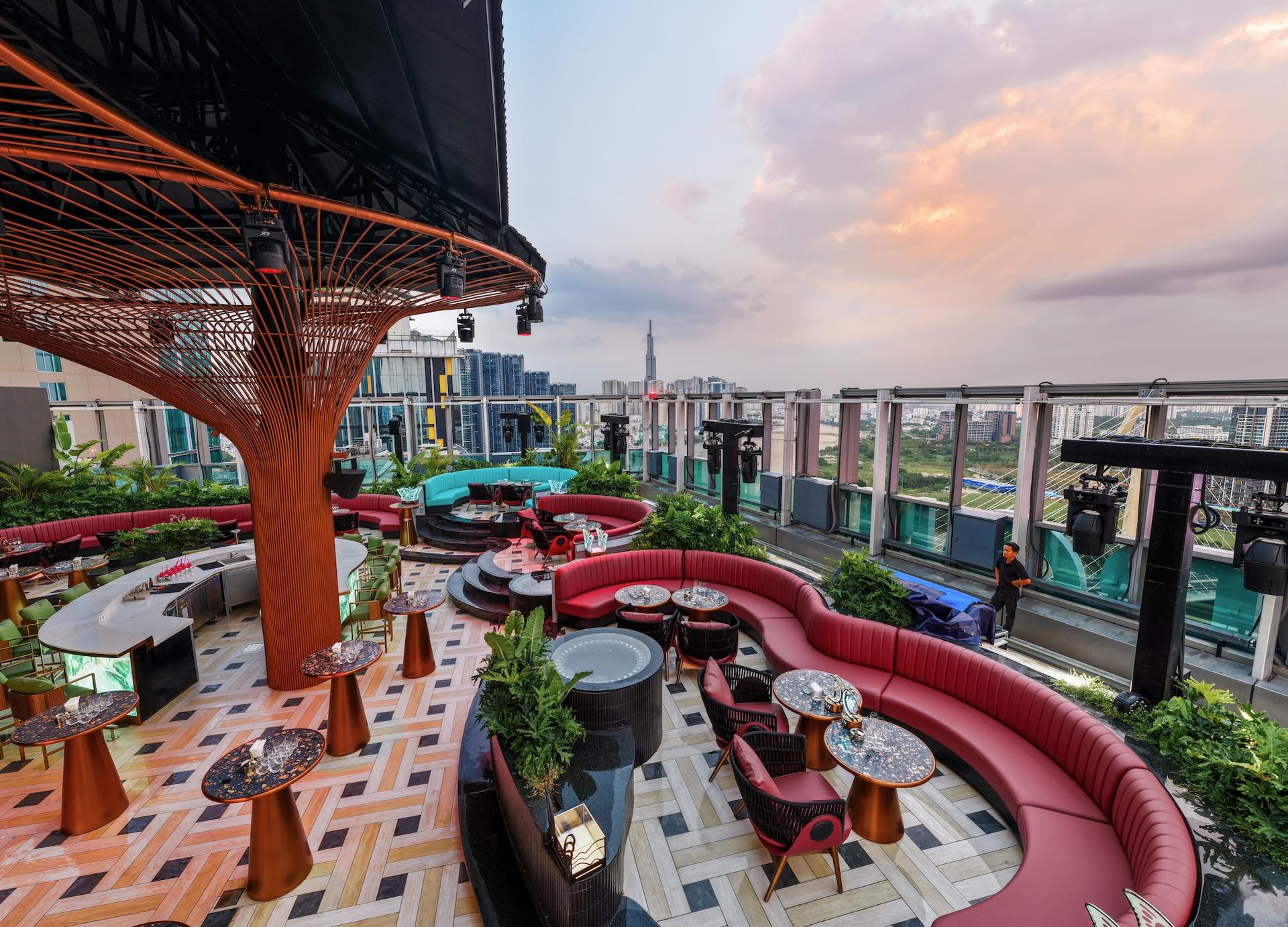 KEN Skybar: Rooftop Sunset & Nightlife Experience in Ho Chi Minh - Image 1