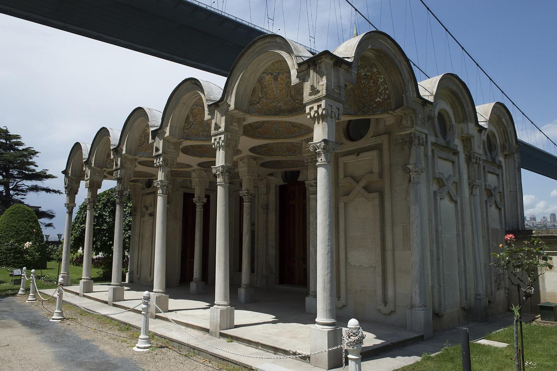 Beylerbeyi Palace Skip-the-Line Ticket - Thumbnail 6