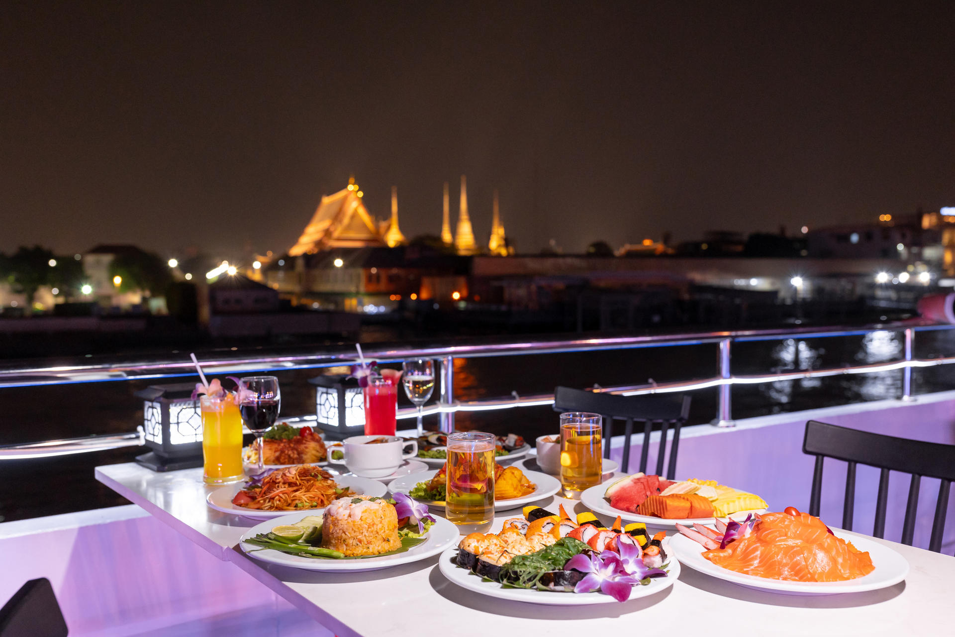 The Luxury White Dinner Cruise in Bangkok - Thumbnail 12