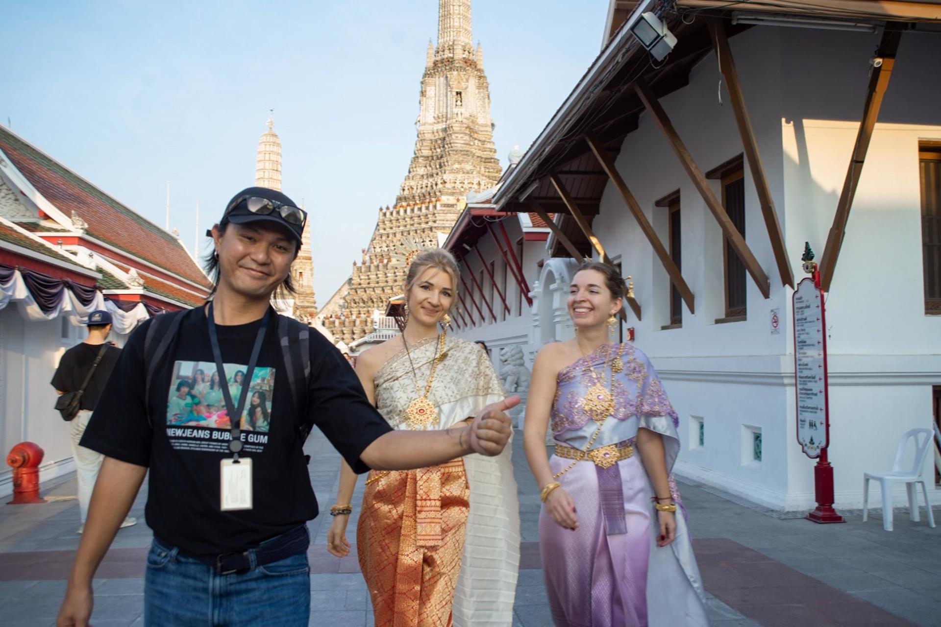 Thai Costume Pro Photo Tour by Tuk Tuk: Wat Arun & Flower Market - Thumbnail 6