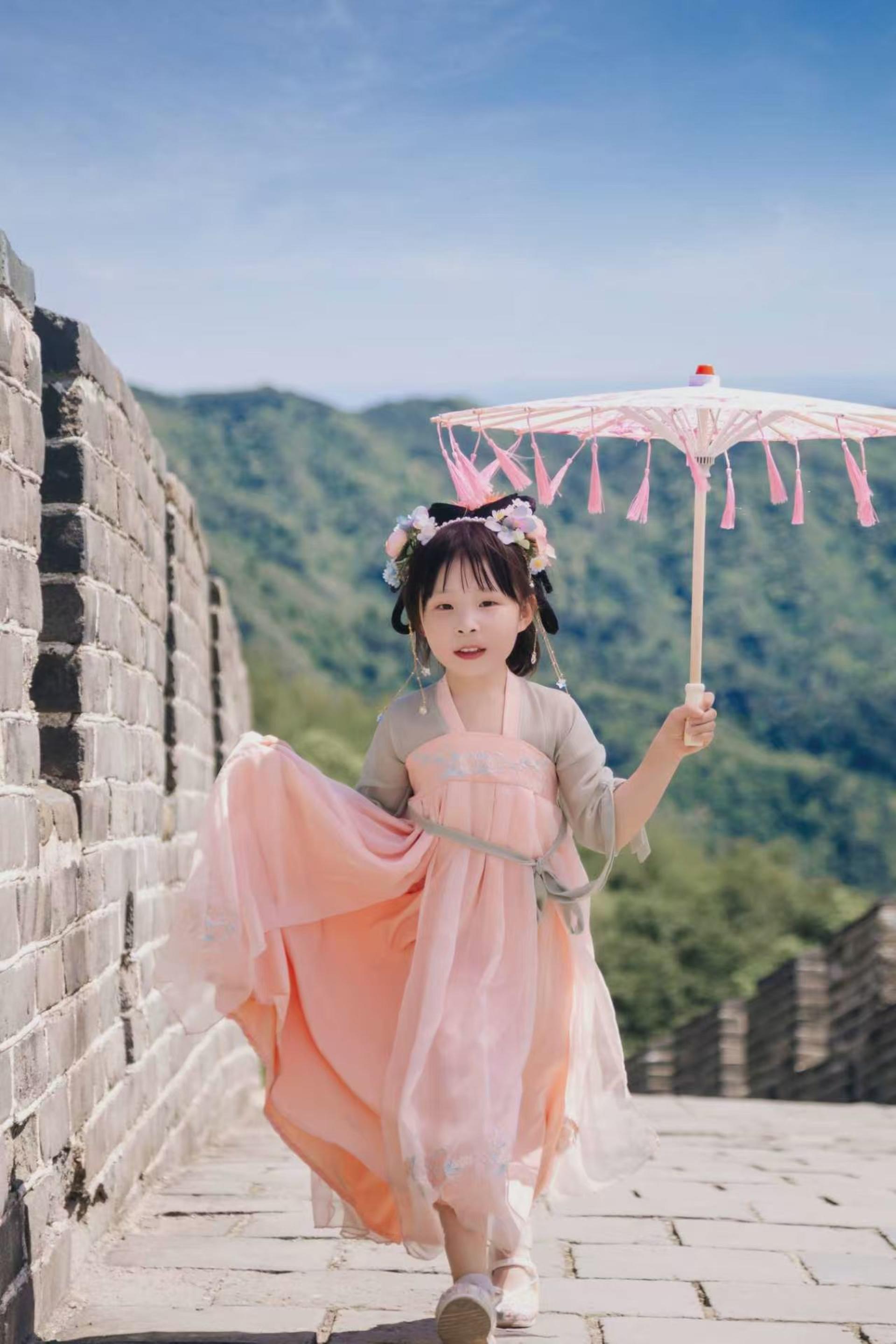 Beijing Mutianyu Great Wall Hanfu Rental & Travel Photography - Thumbnail 3