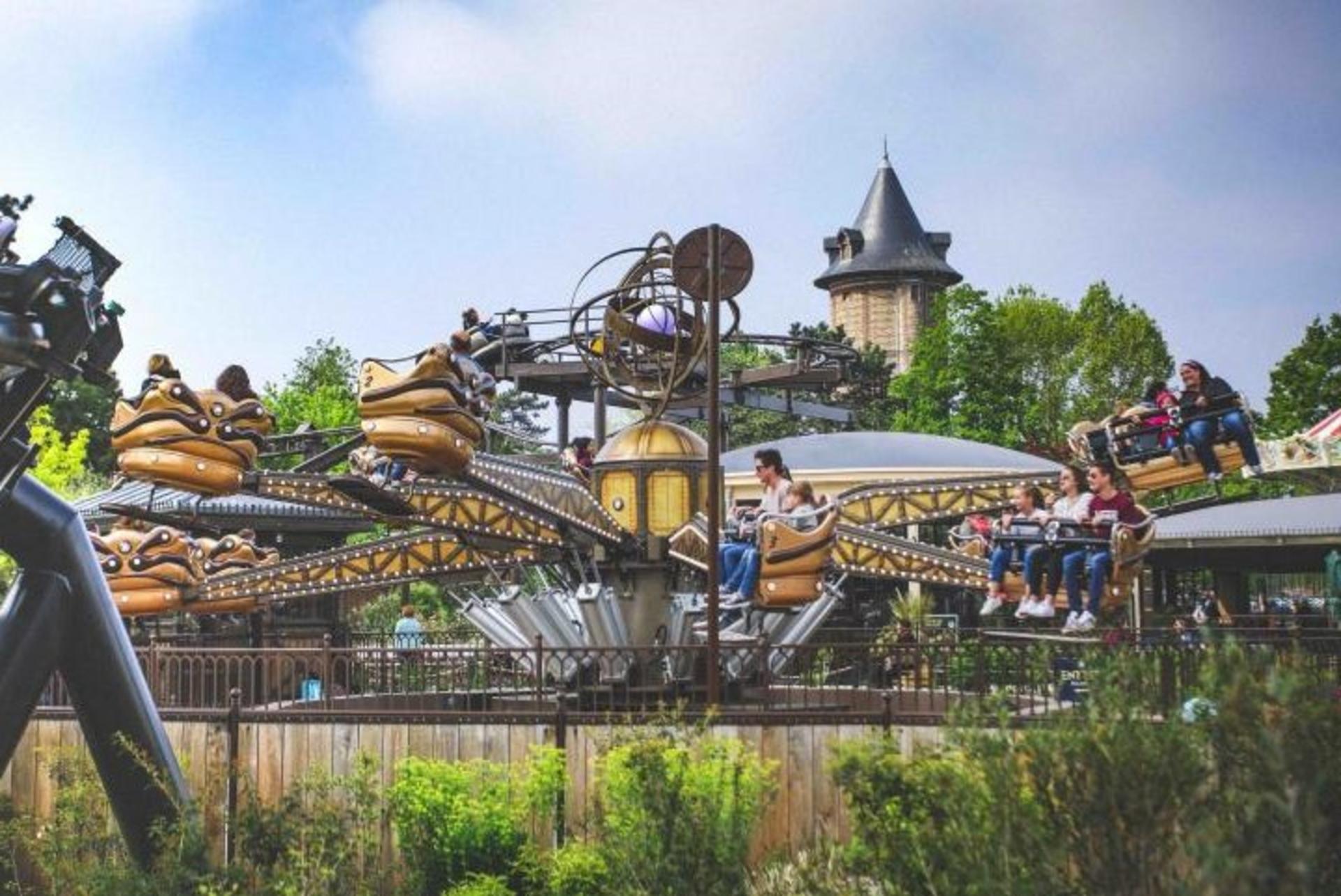 Jardin d'Acclimatation: Le Grand 8 Ticket in Paris - Image 1