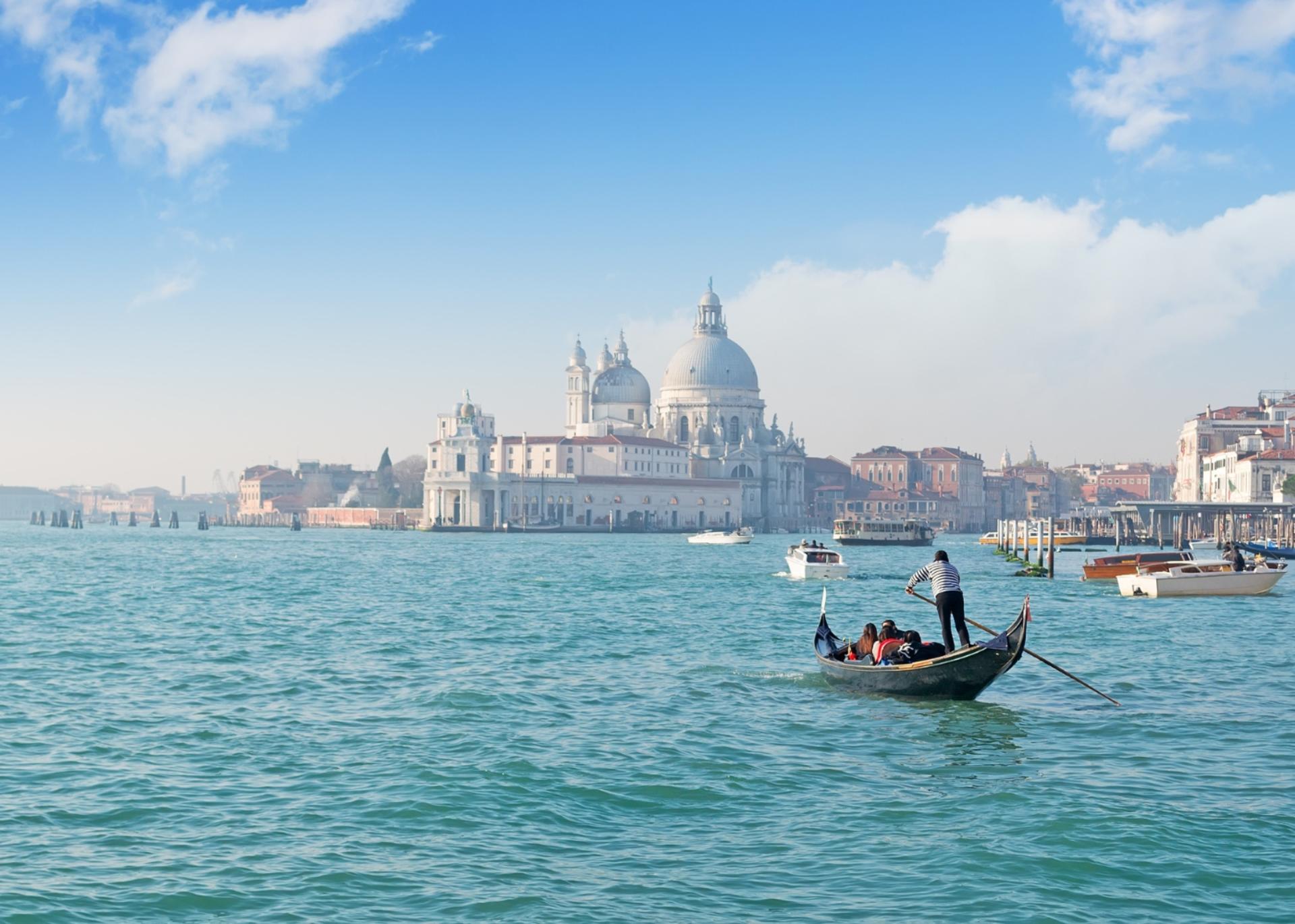 Private Gondola Ride in Venice - Thumbnail 2