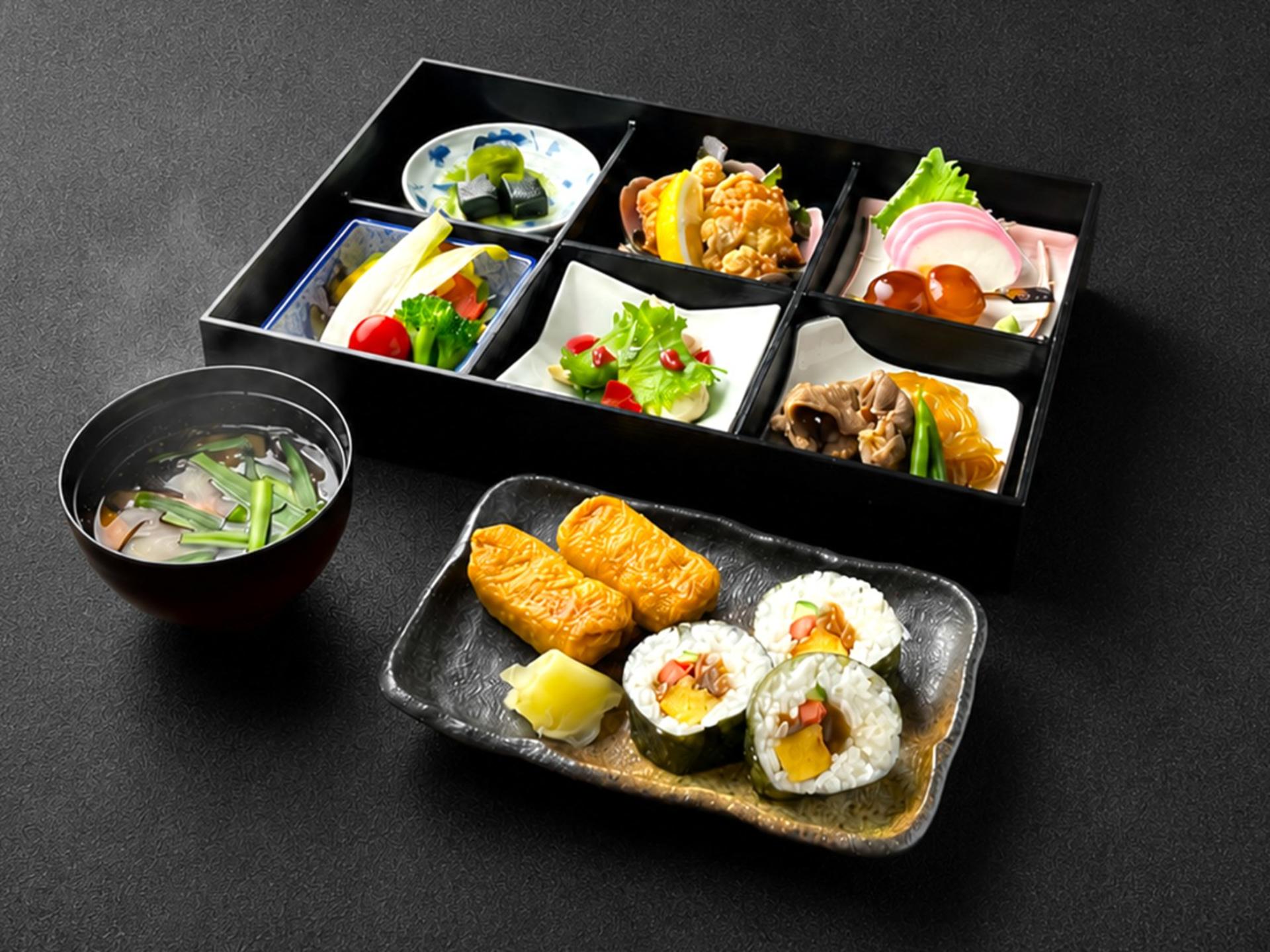 Tokyo: Sumo Entertainment with Japanese Meal at Tokyo Tower - Thumbnail 4