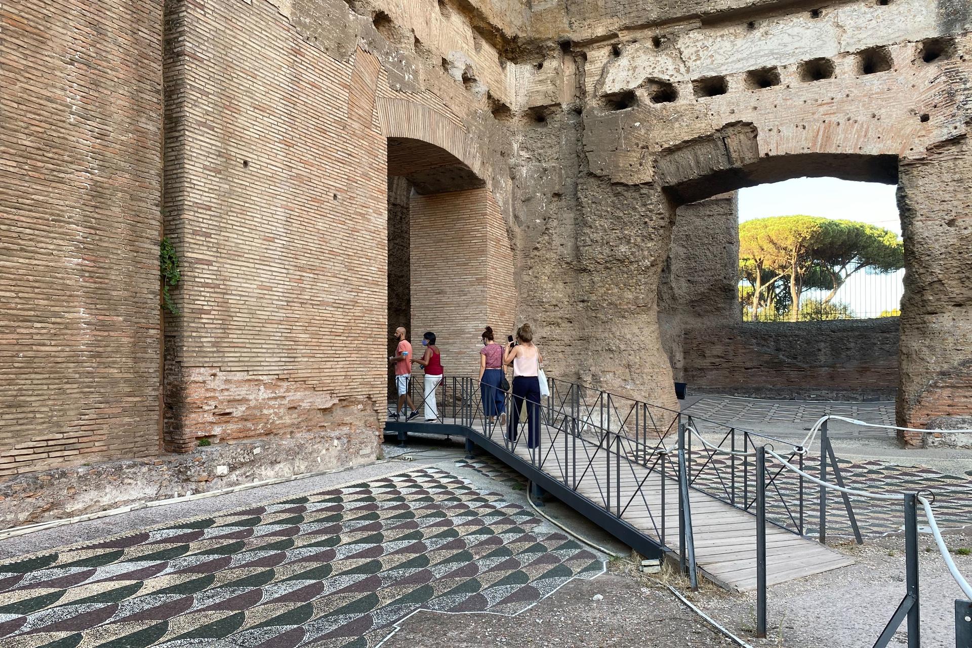 Baths of Caracalla and Circus Maximus tour in Rome - Thumbnail 9
