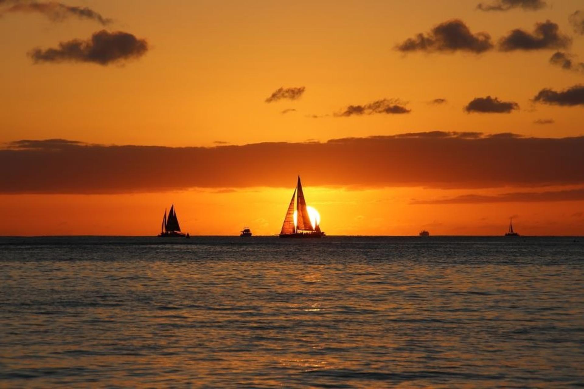 Waikiki Sunset & Fireworks Sailing Experience in Hawaii - Image 1