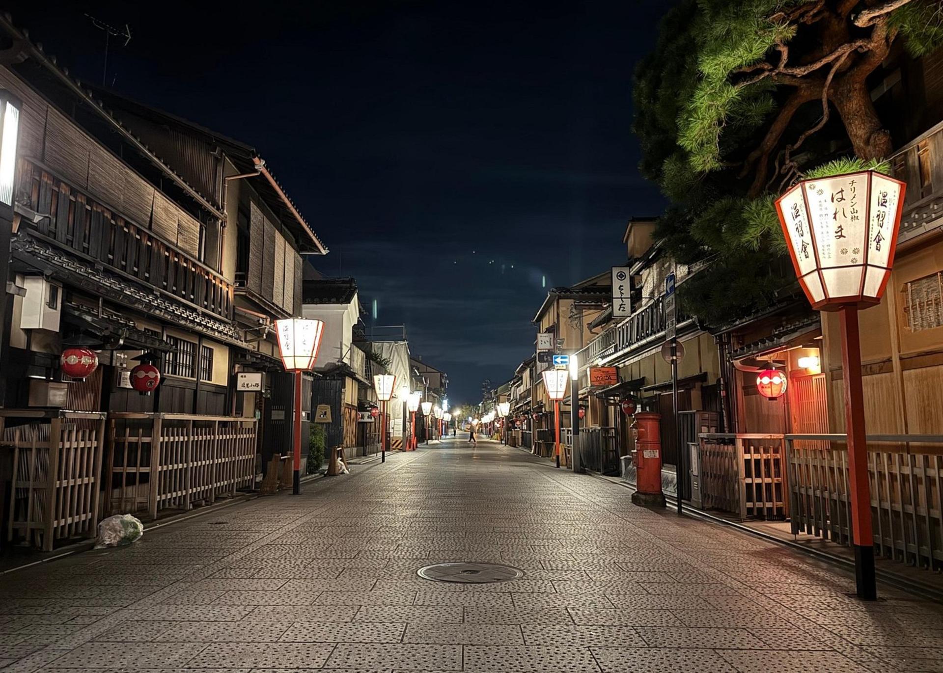 Kyoto Gion Night Tour: Exploring the Geisha District and Hidden Gems - Thumbnail 13