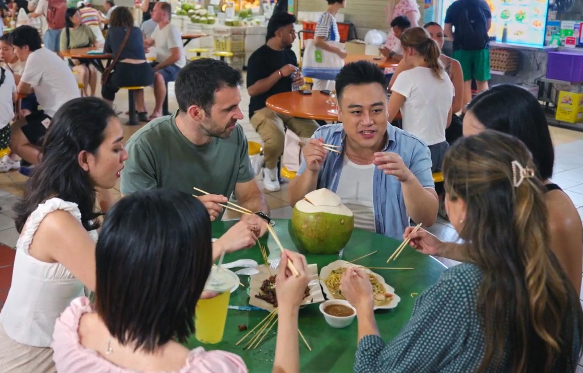 Chinatown Cultural Food Hunt Experience in Singapore - Image 1