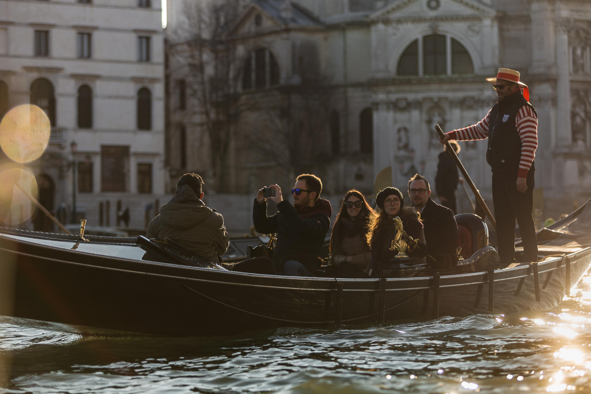 Grand Canal Romantic Gondola Ride in Venice - Thumbnail 10