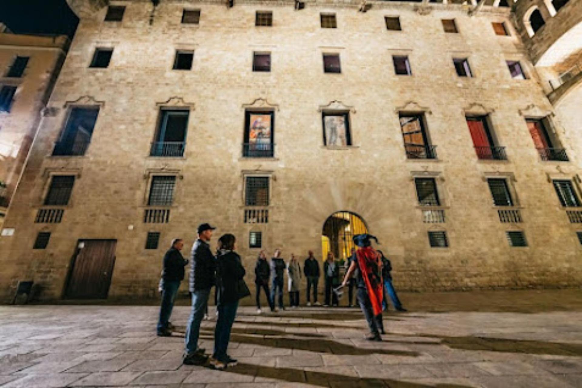 Ghosts and legends walking tour in Barcelona - Thumbnail 6
