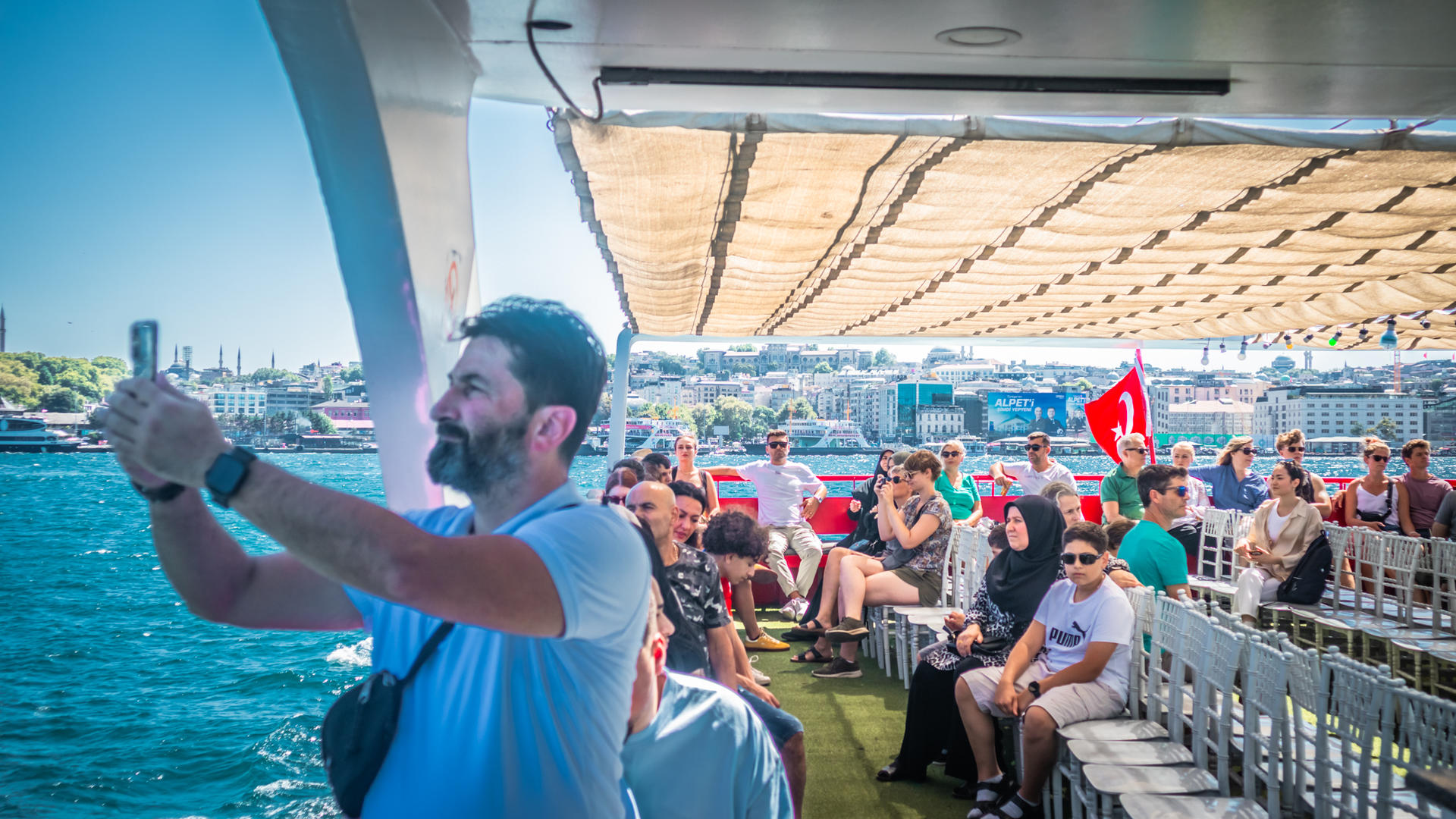 Istanbul: Bosphorus Sightseeing Cruise Tour with Audio Guide - Thumbnail 7
