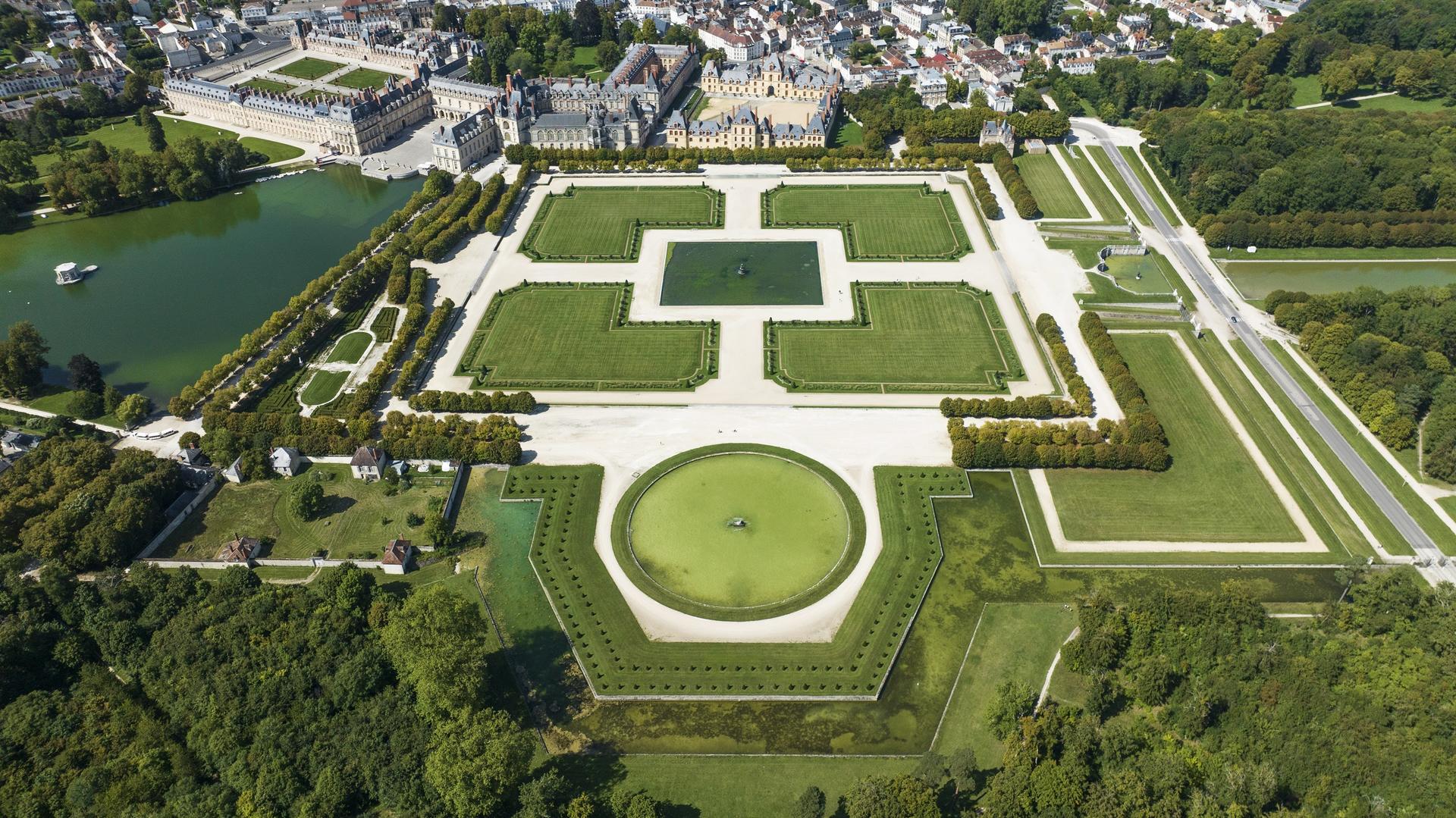 Castles of Fontainebleau and Vaux-le-Vicomte Day Trip from Paris - Thumbnail 4