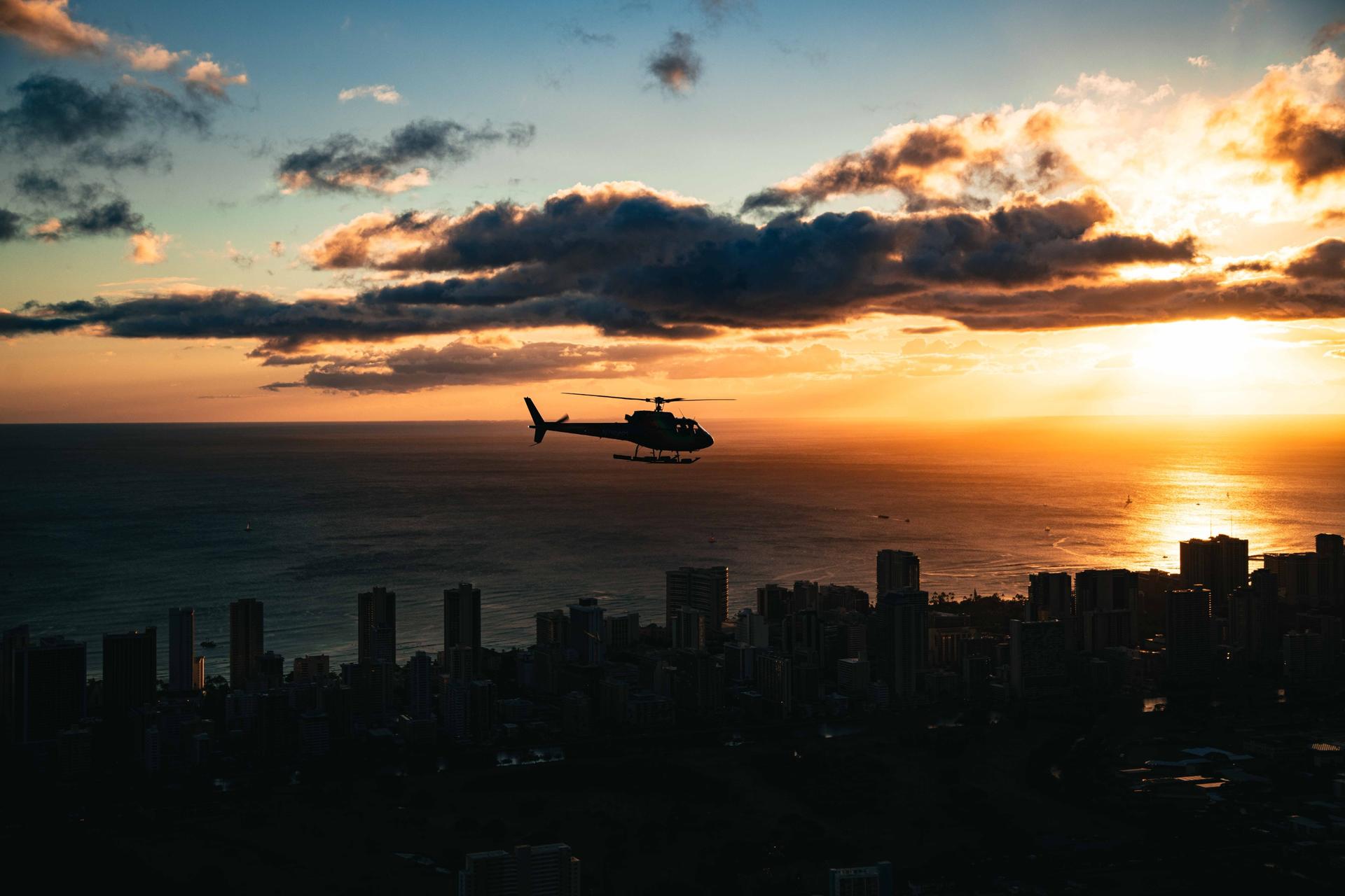 Waikiki Sunset 50 Minutes Helicopter Doors On/Doors Off Tour - Thumbnail 7