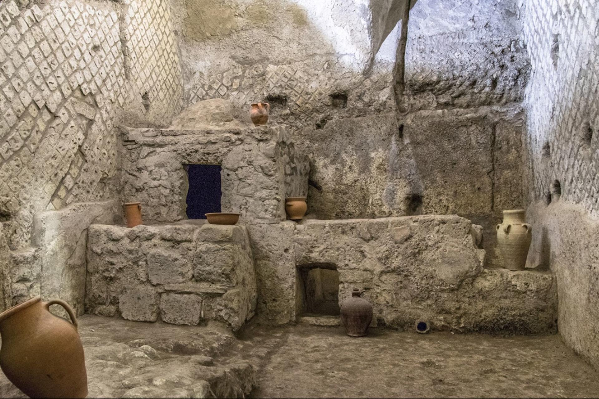 Downtown and Underground Ruins Tour in Naples - Thumbnail 2