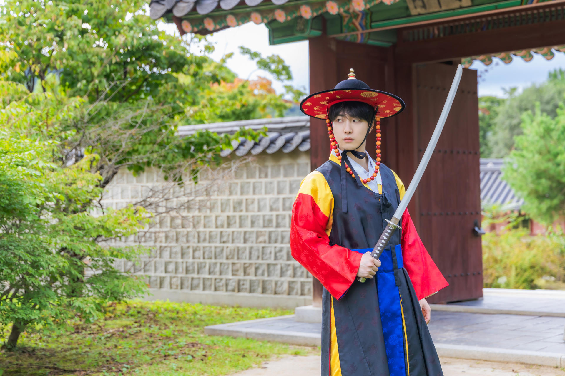 Gyeongbokgung Hanbok & Hairstyling Experience - Thumbnail 31