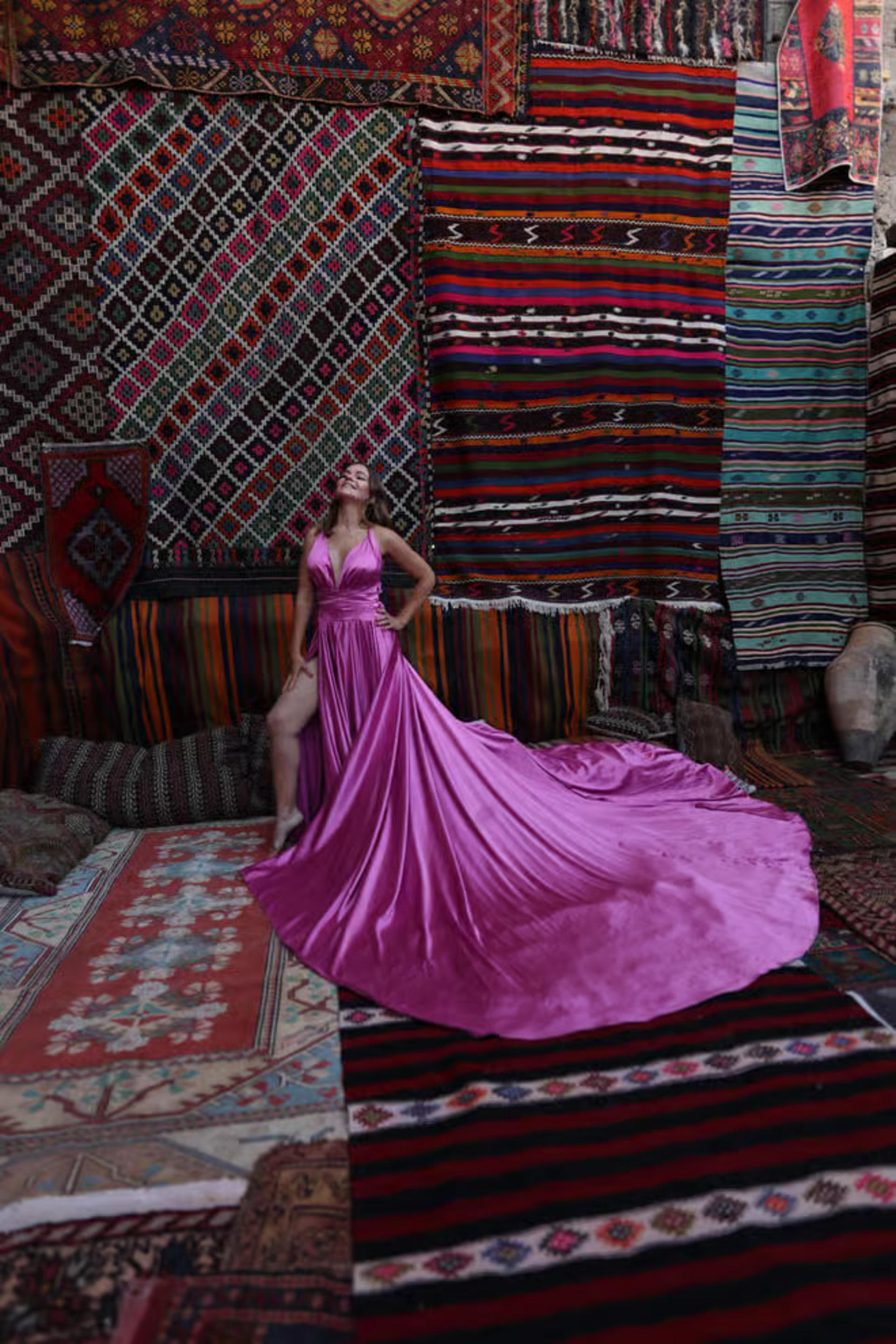 Flying Dress Photo Shoot at Carpet House in Cappadocia - Thumbnail 7
