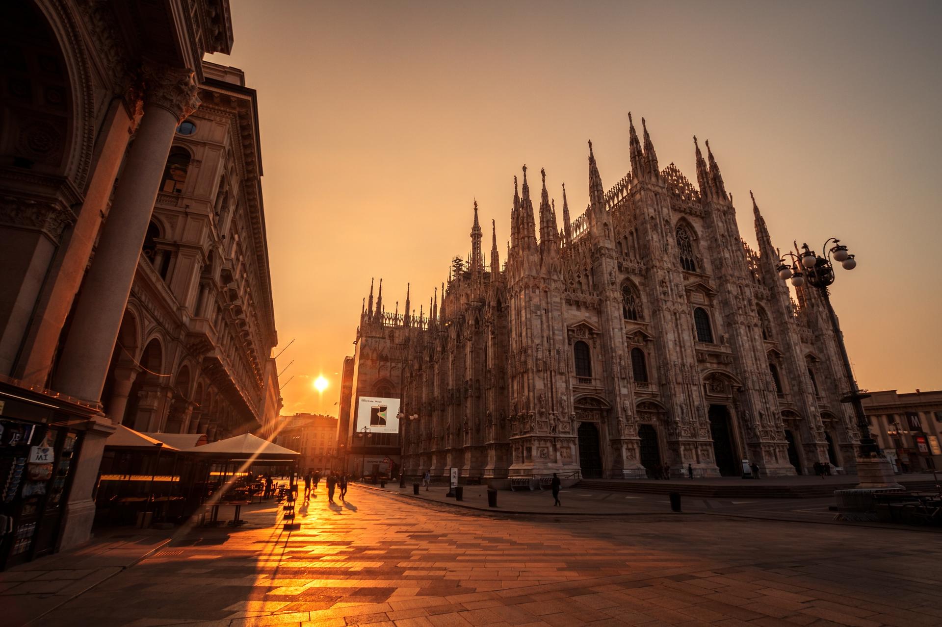 Milan Walking Tour with Last Supper Ticket - Thumbnail 2