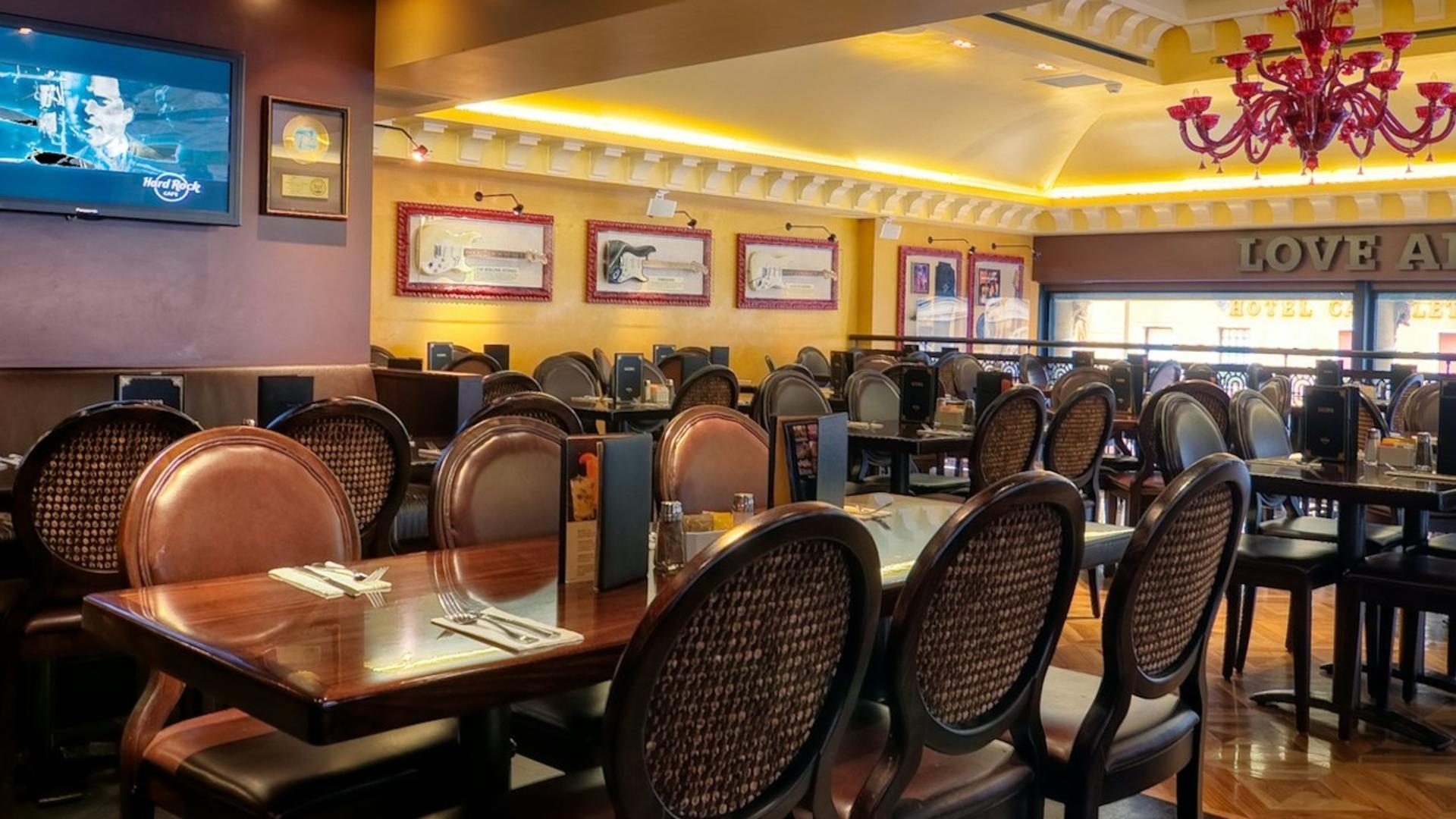 Dining Experience at Hard Rock Cafe Venice - Thumbnail 4