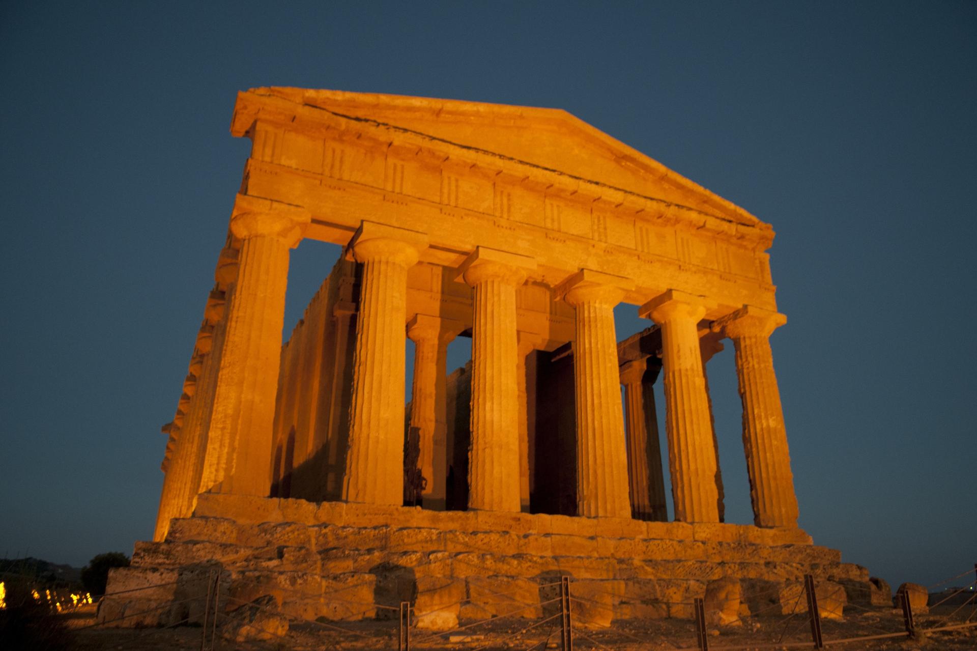 Valley of Temples sunset tour with skip the line ticket in Agrigento - Thumbnail 4