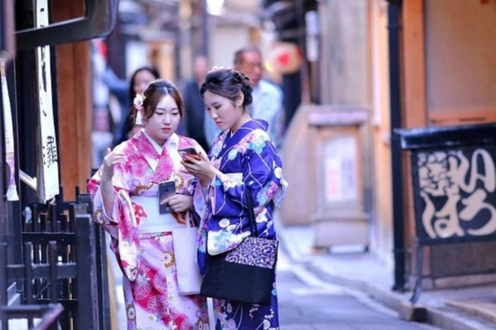 Kyoto City, Intro to Japan's Historic Jewel Private Walking Tour - Thumbnail 4