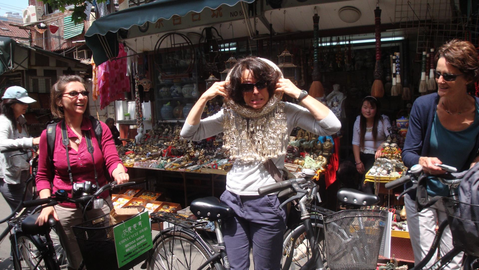 Shanghai Old Street & Tianzifang Half-Day Bike Tour - Thumbnail 2