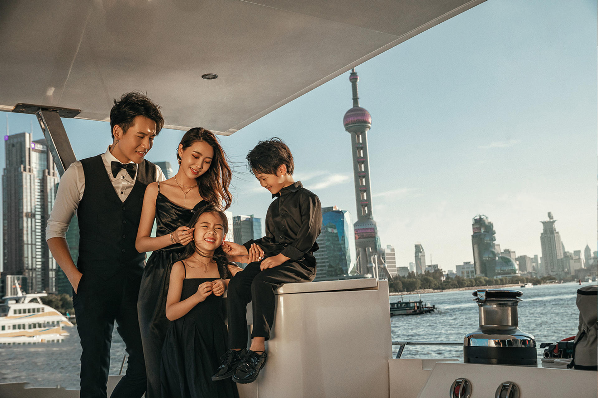 Shanghai Bund Parent-Child Yacht Photography (All Negatives Included & Costumes/Styling Included) - Thumbnail 5
