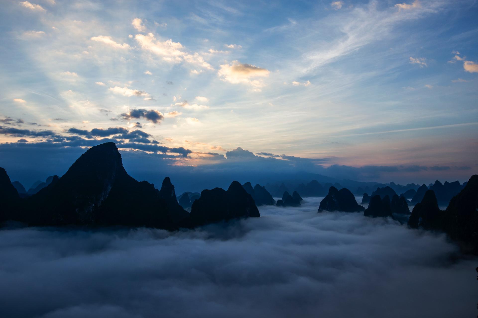 Viewing the Li River from the peak, a half-day leisurely stroll at Xianggong Mountain - Thumbnail 2