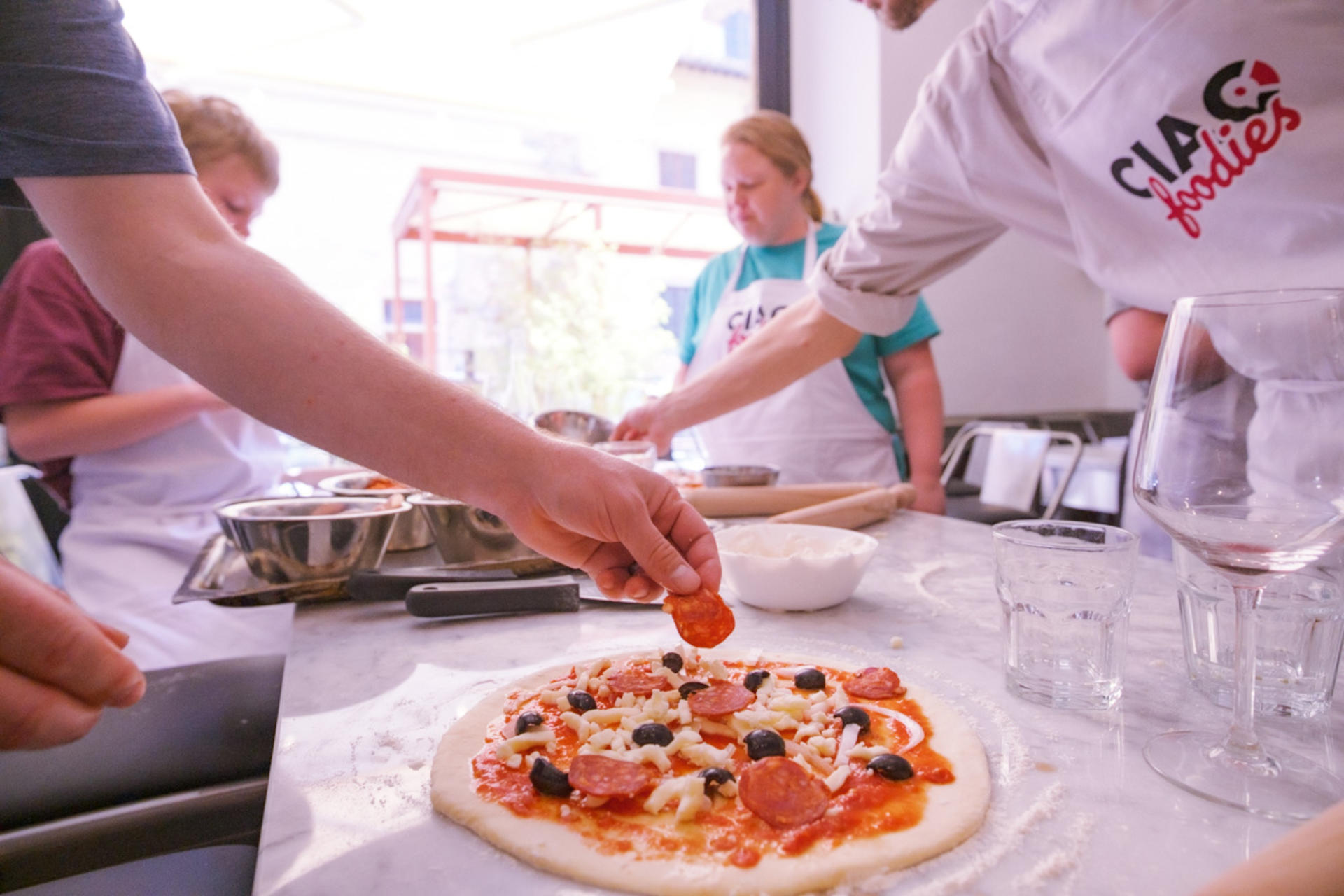 Pizza & gelato making class with unlimited wine in Florence - Thumbnail 4