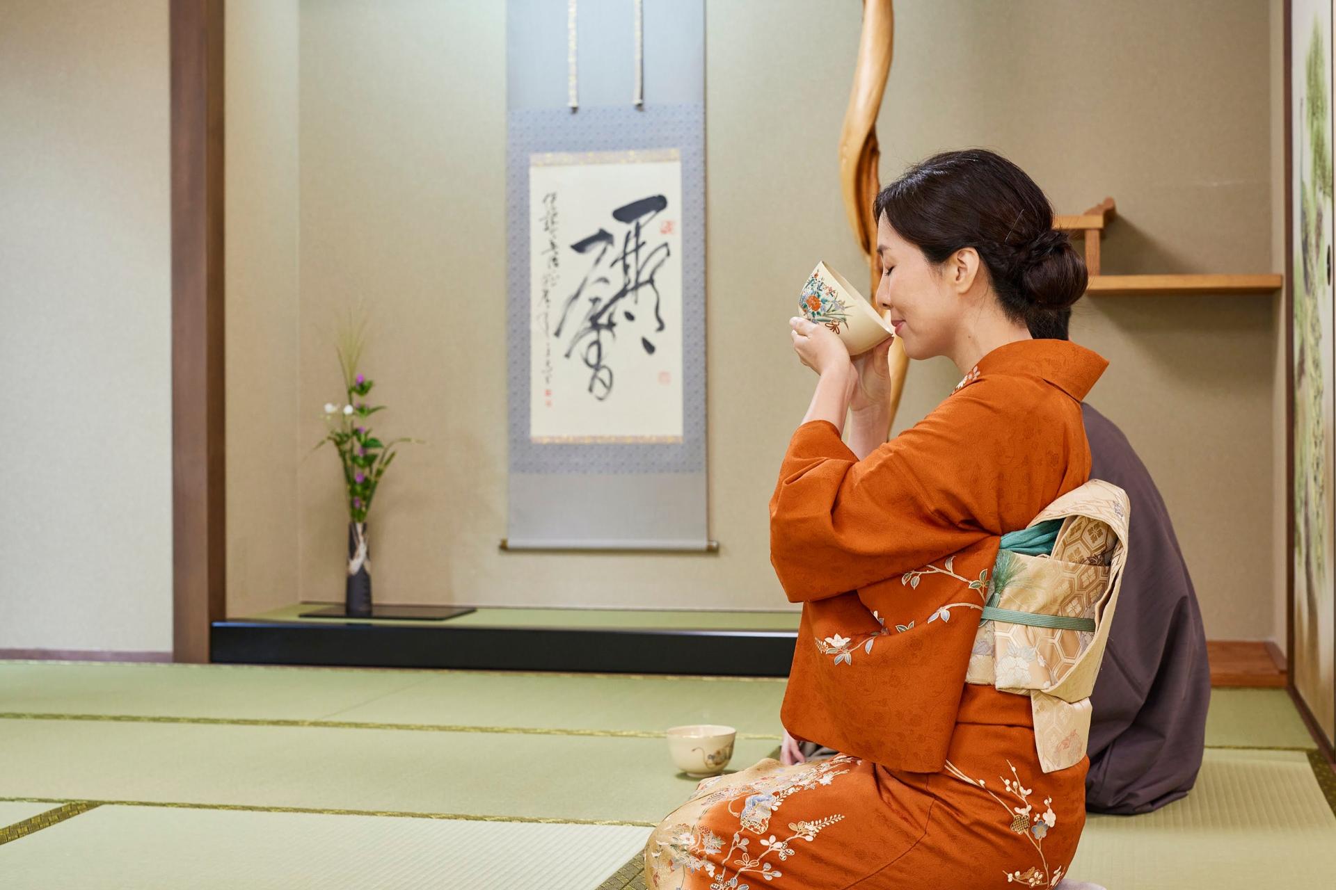 Tea Ceremony with Kimono Experience in Asakusa (427) - Thumbnail 2