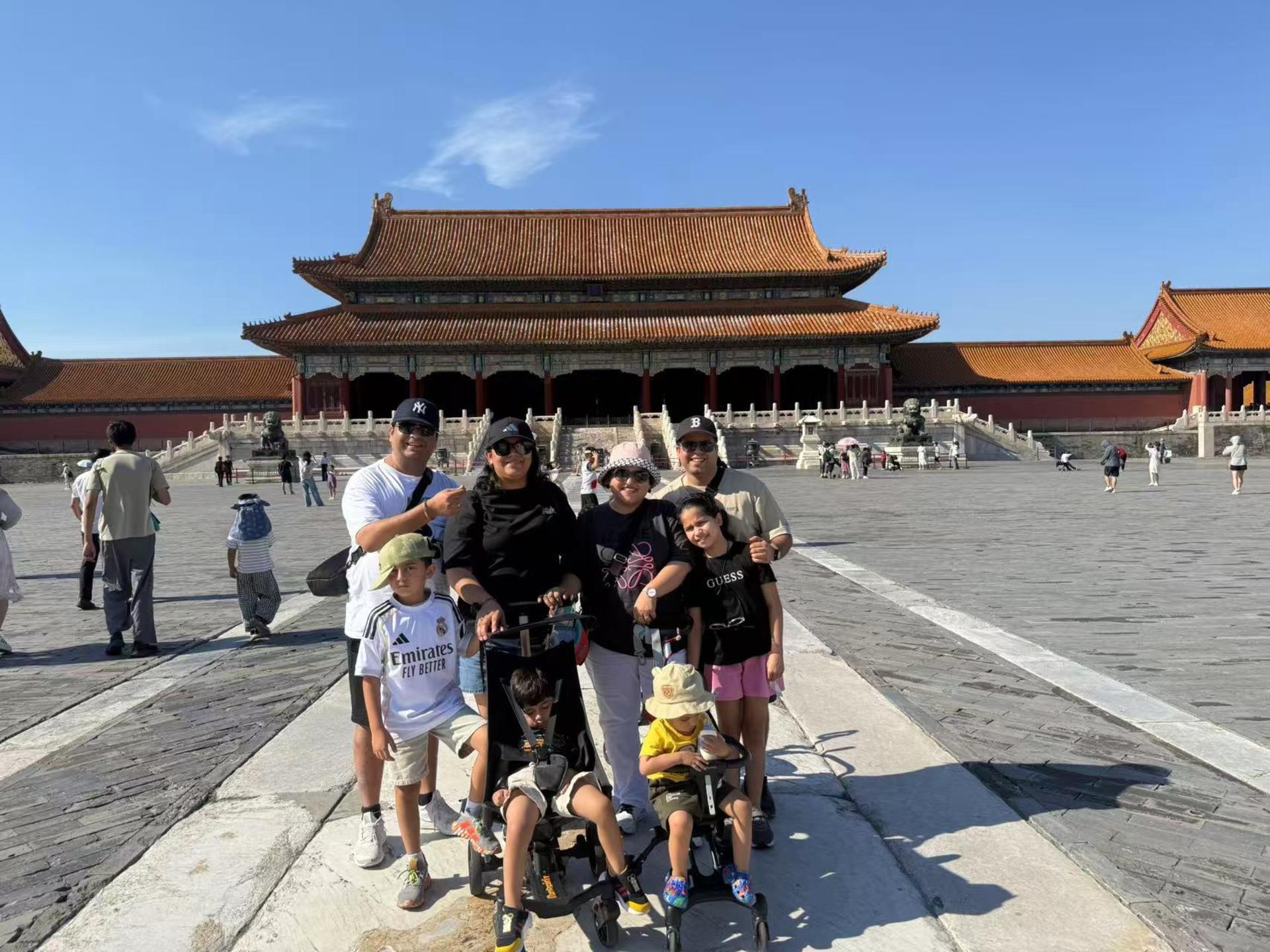 Forbidden City + Summer Palace Guided Day Tour | In-depth commentary - Thumbnail 9