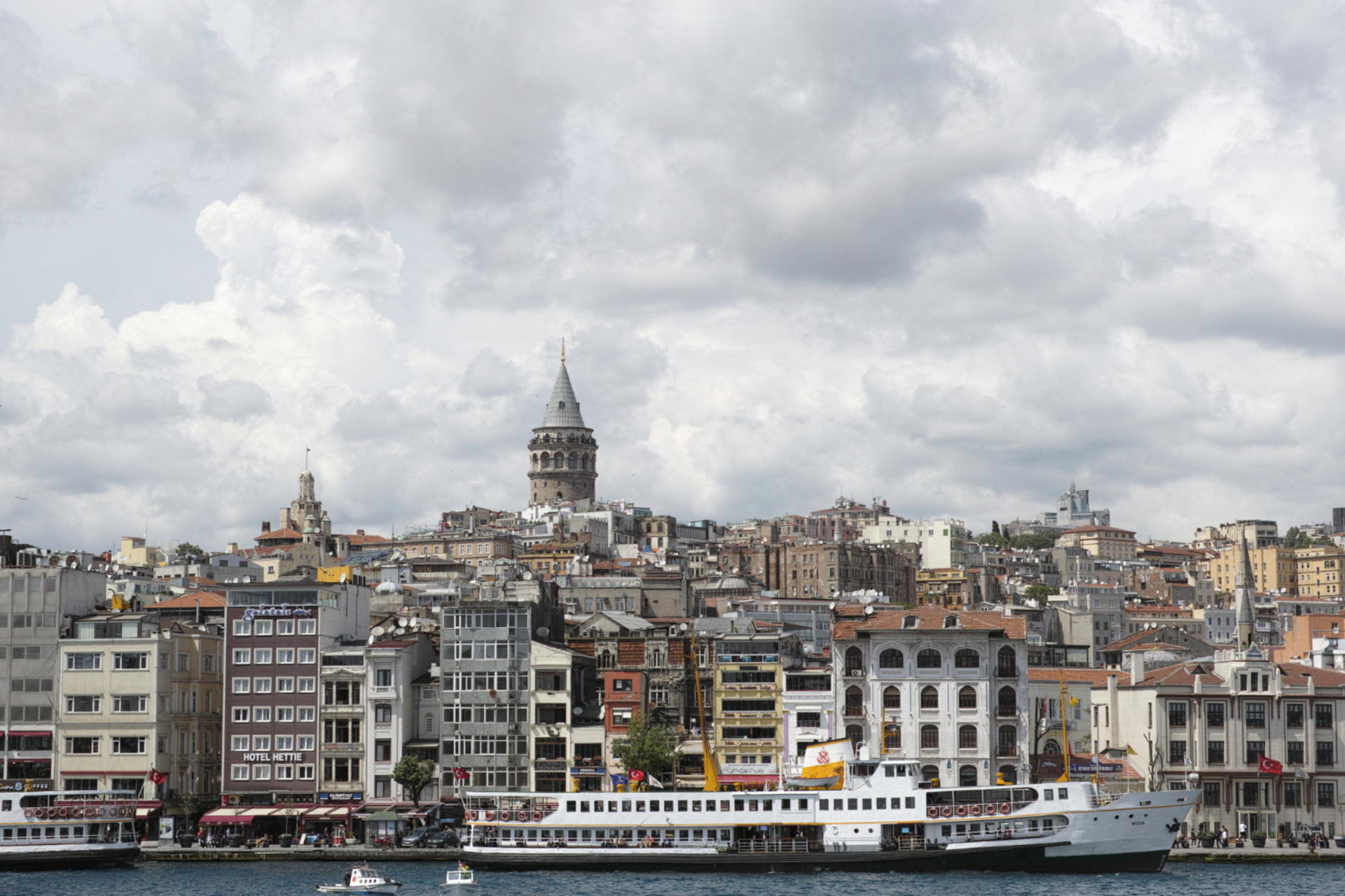 Bosphorus and Golden Horn Cruise with Audio Guide in Istanbul - Thumbnail 2