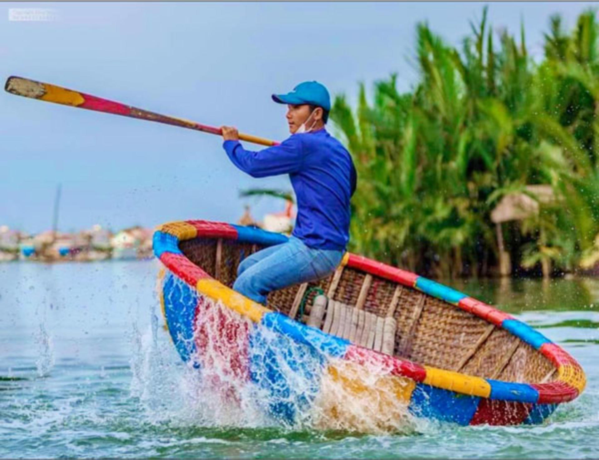 Hoi An : Coconut Basket Boat , River Cruise and Making Lantern Class - Thumbnail 3