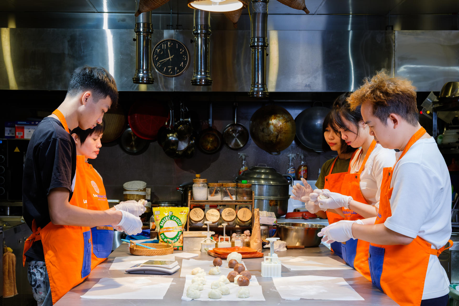 Mooncake Baking Experience with Vietnamese Tea Tasting in Hanoi - Thumbnail 11