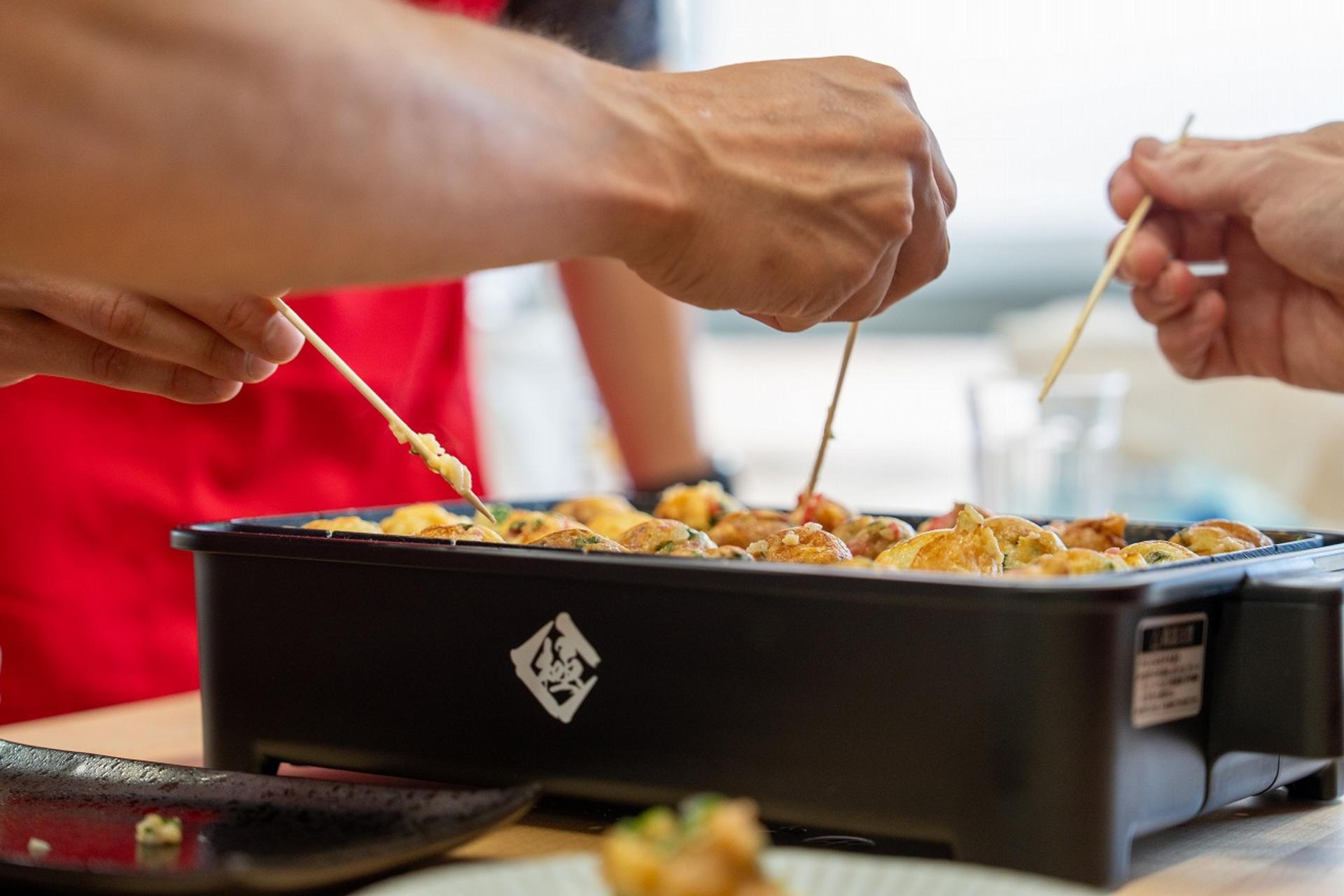 Osaka Home Feast Cooking and Sake Experience - Thumbnail 2