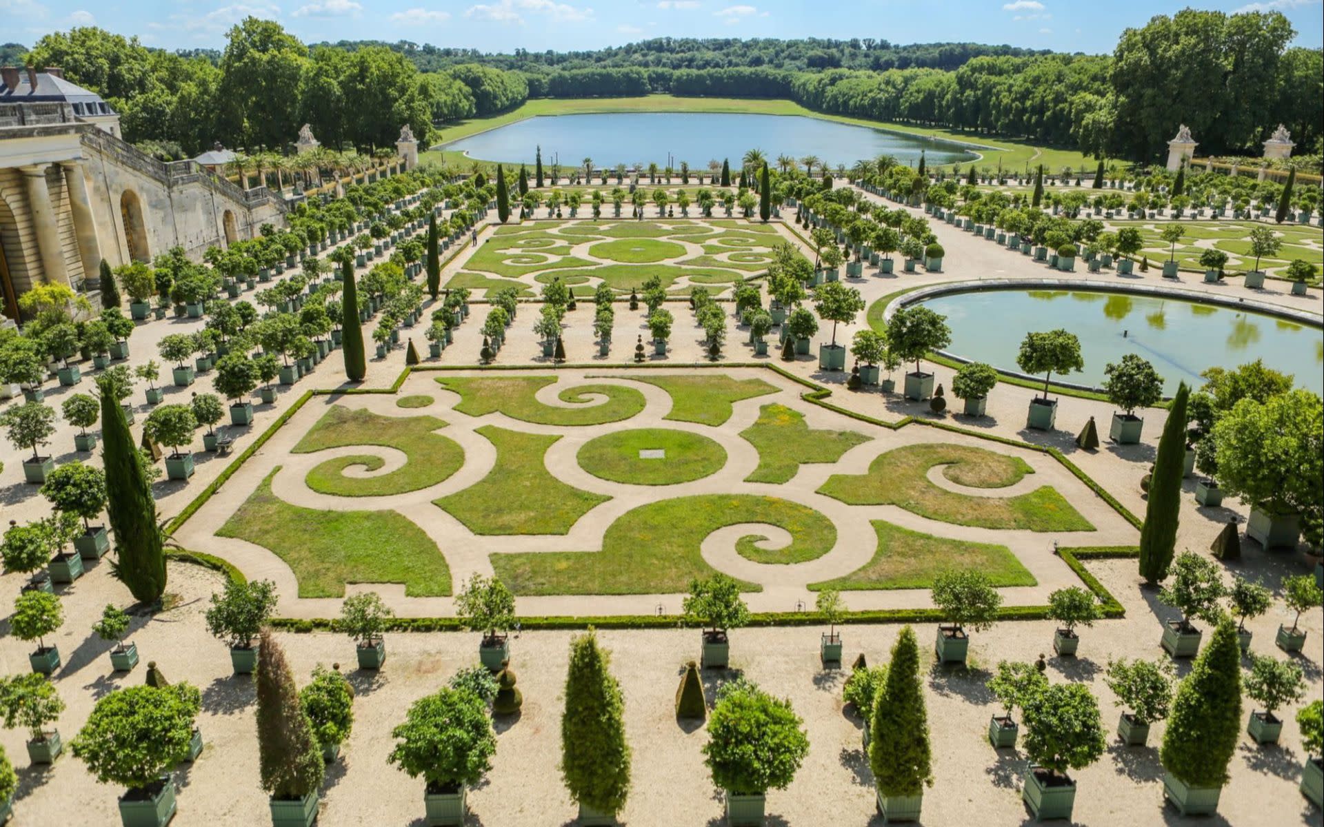 Versailles Historic Palace and Gardens Guided Tour - Image 1