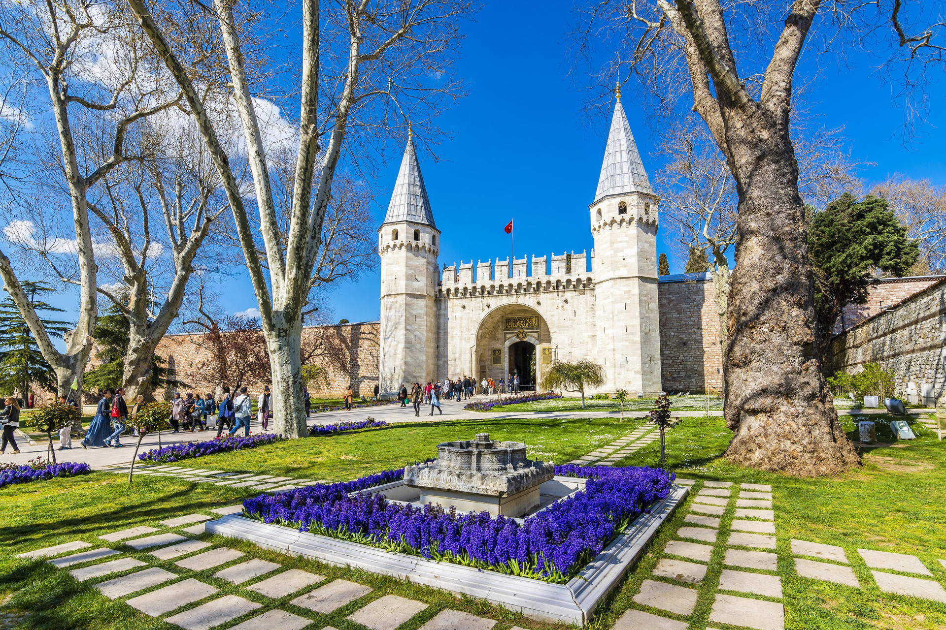Topkapi Palace, Harem and Basilica Cistern Guided Tour with Tickets - Image 1
