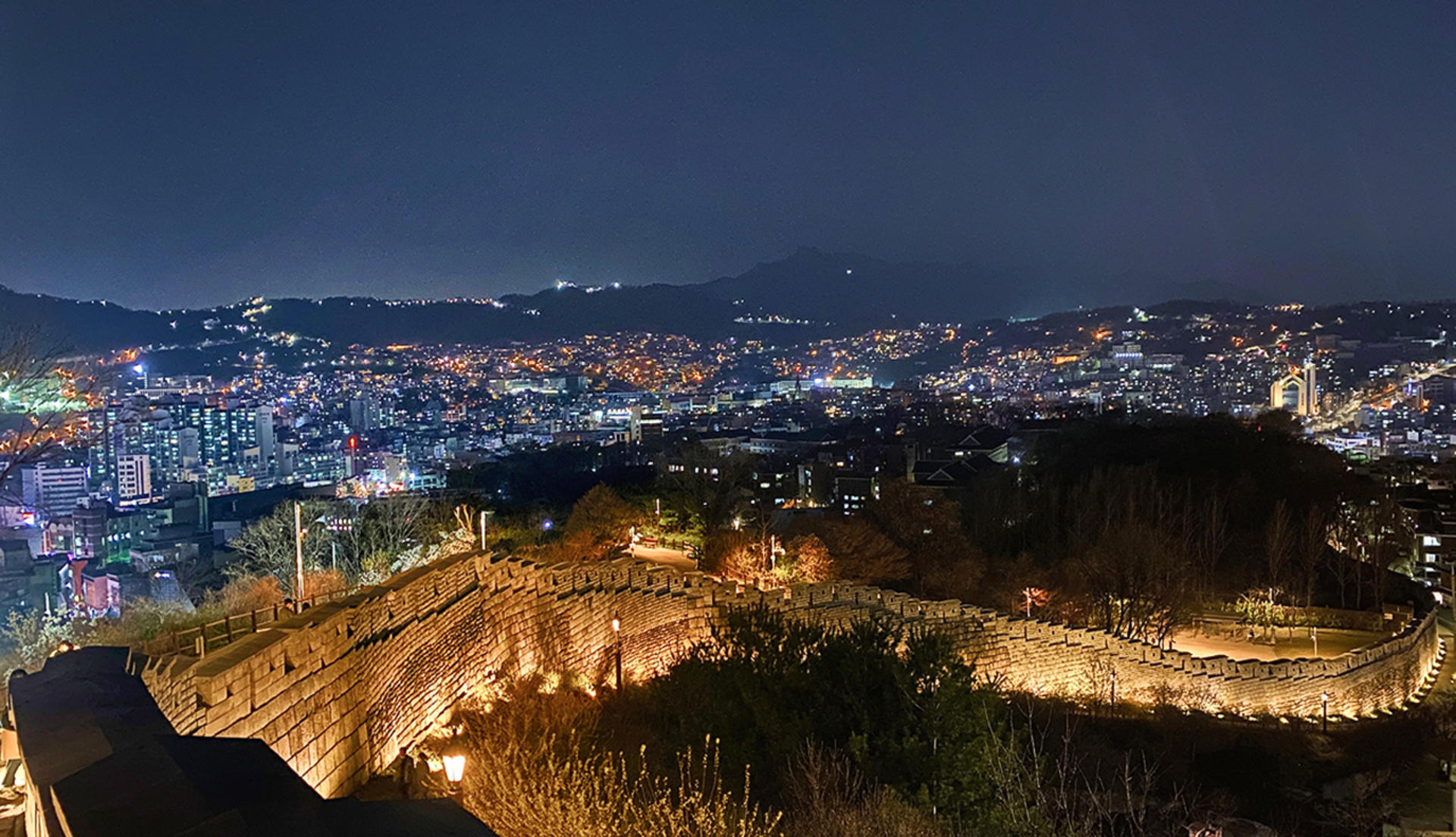 Seoul Night Tour : Changgyeonggung, Gwangjang Market , Naksan Park   - Thumbnail 16