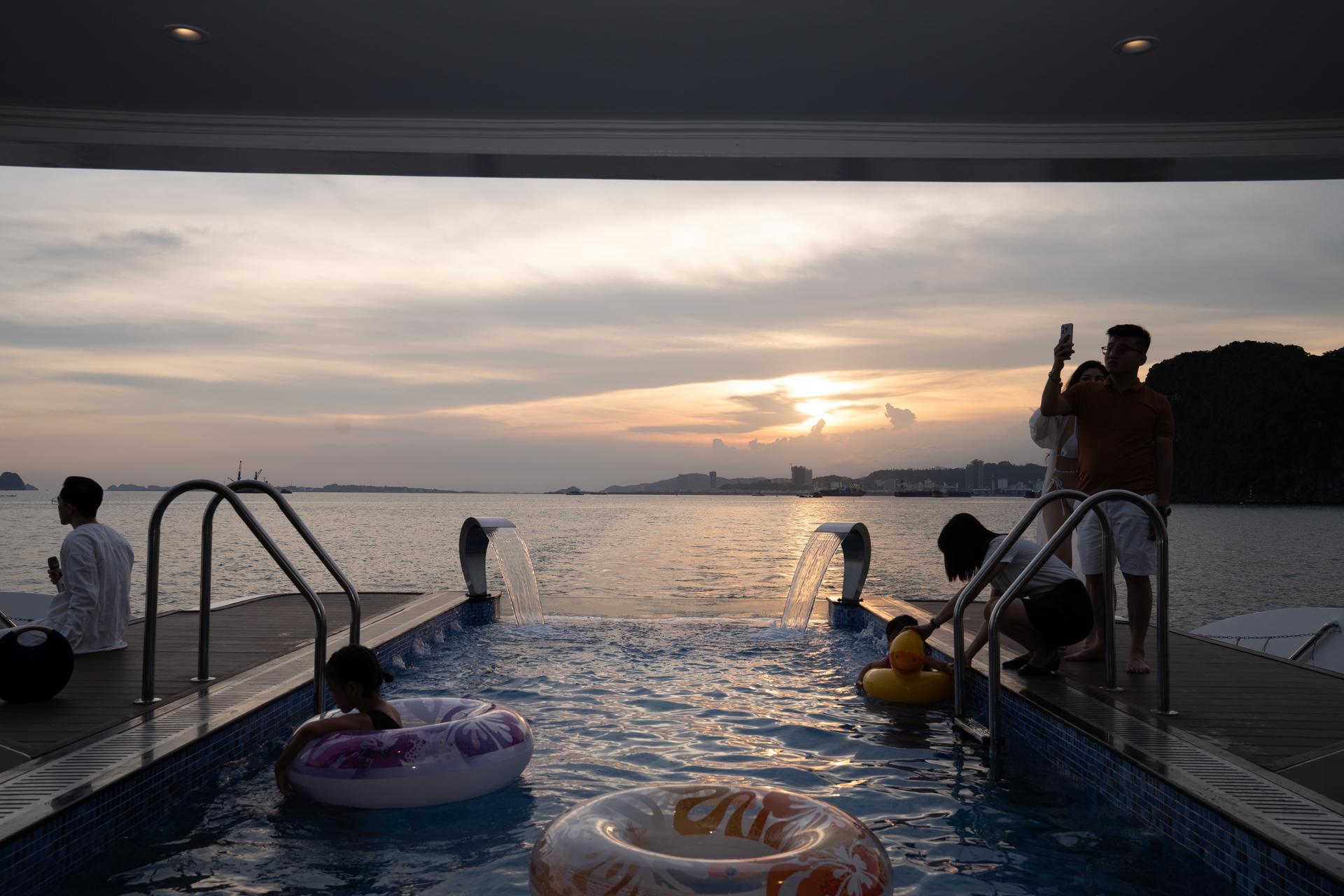 Sunset Dinner Experience of Ha Long Bay by Saquila Yacht - Thumbnail 3