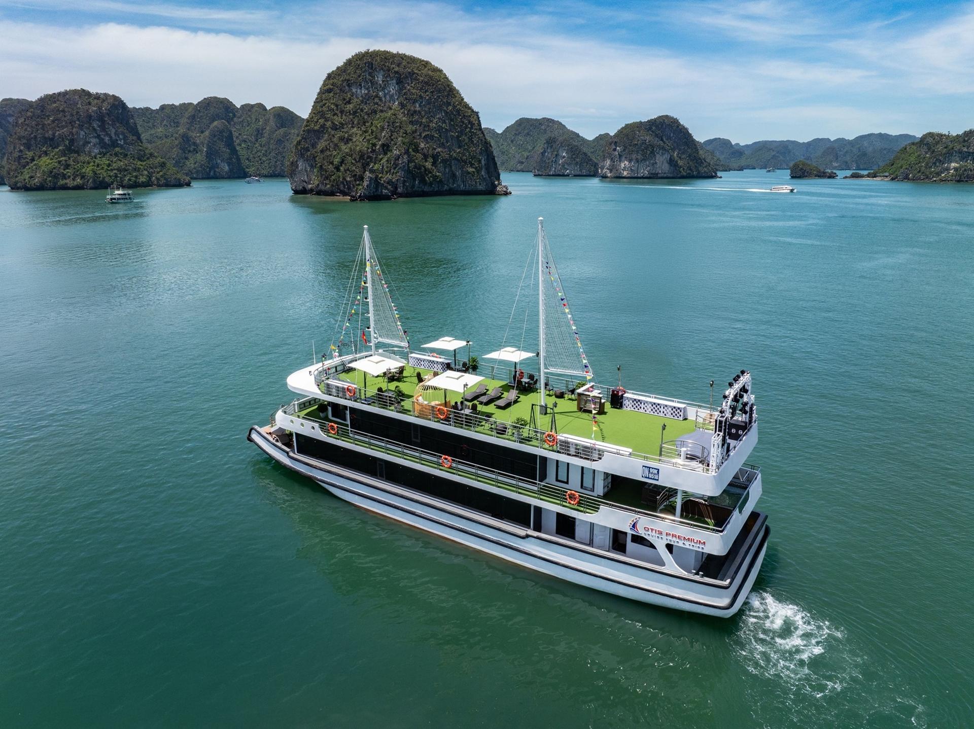 Otis Premium Day Cruise: Ha Long Bay, Sung Sot, Ti Top - Image 1